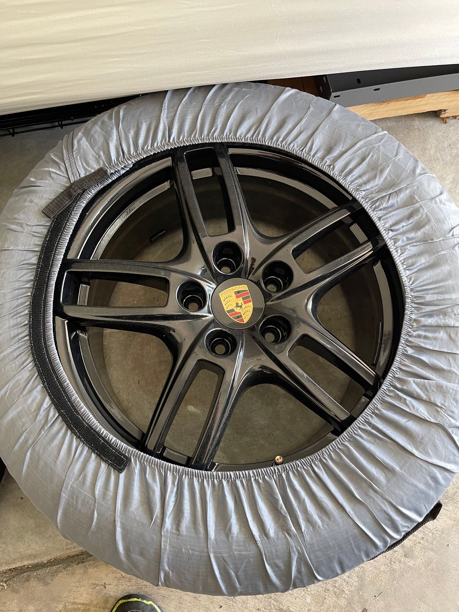 Wheels and Tires/Axles - 2013 Cayenne S Black OEM rims - Used - 2012 to 2015 Porsche Cayenne - Charlotte, NC 29707, United States