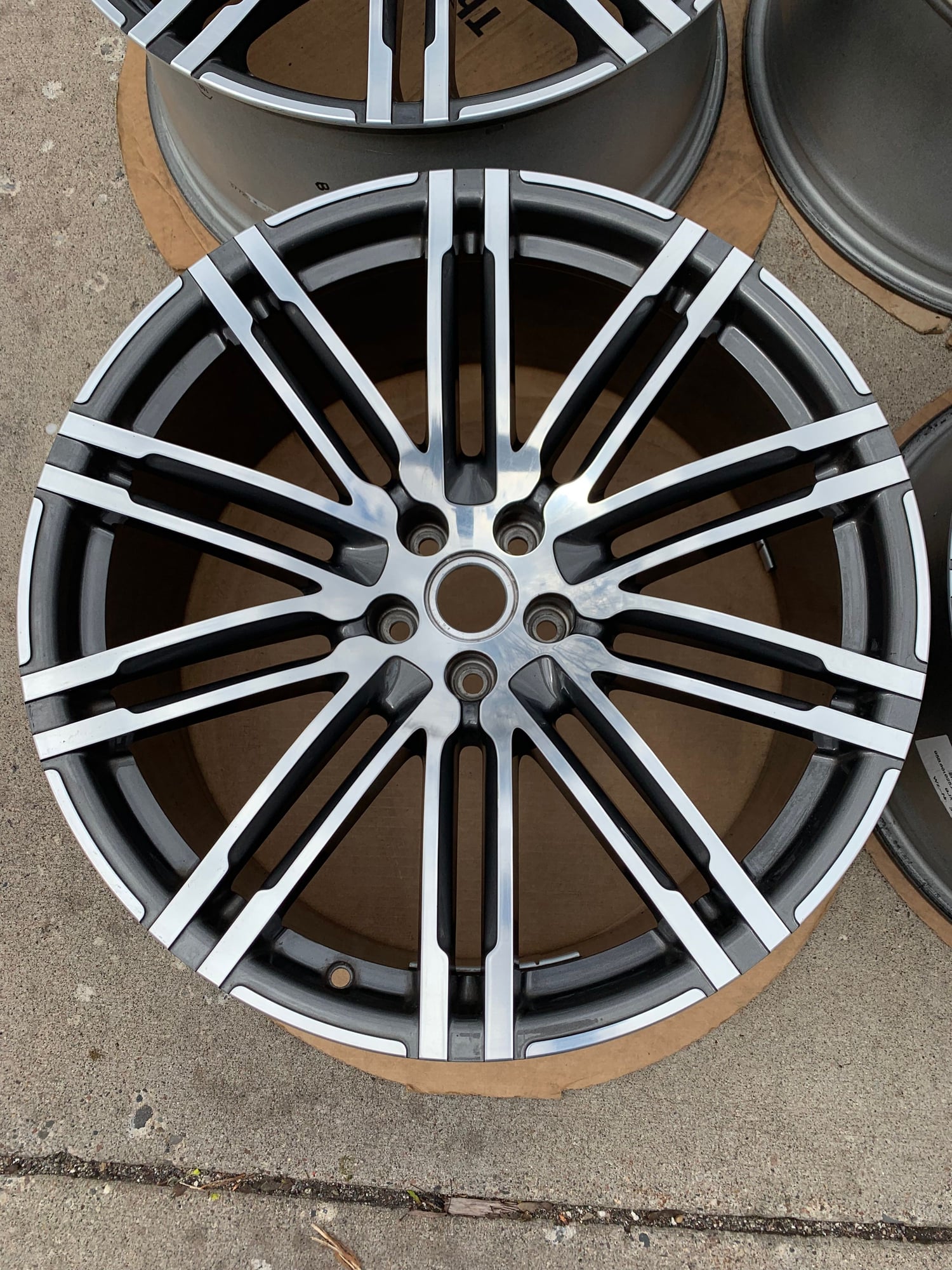 Wheels and Tires/Axles - OEM 21" Porsche Macan Turbo Wheels - Excellent - 95B - Used - 2014 to 2019 Porsche Macan - Chanhassen, MN 55317, United States