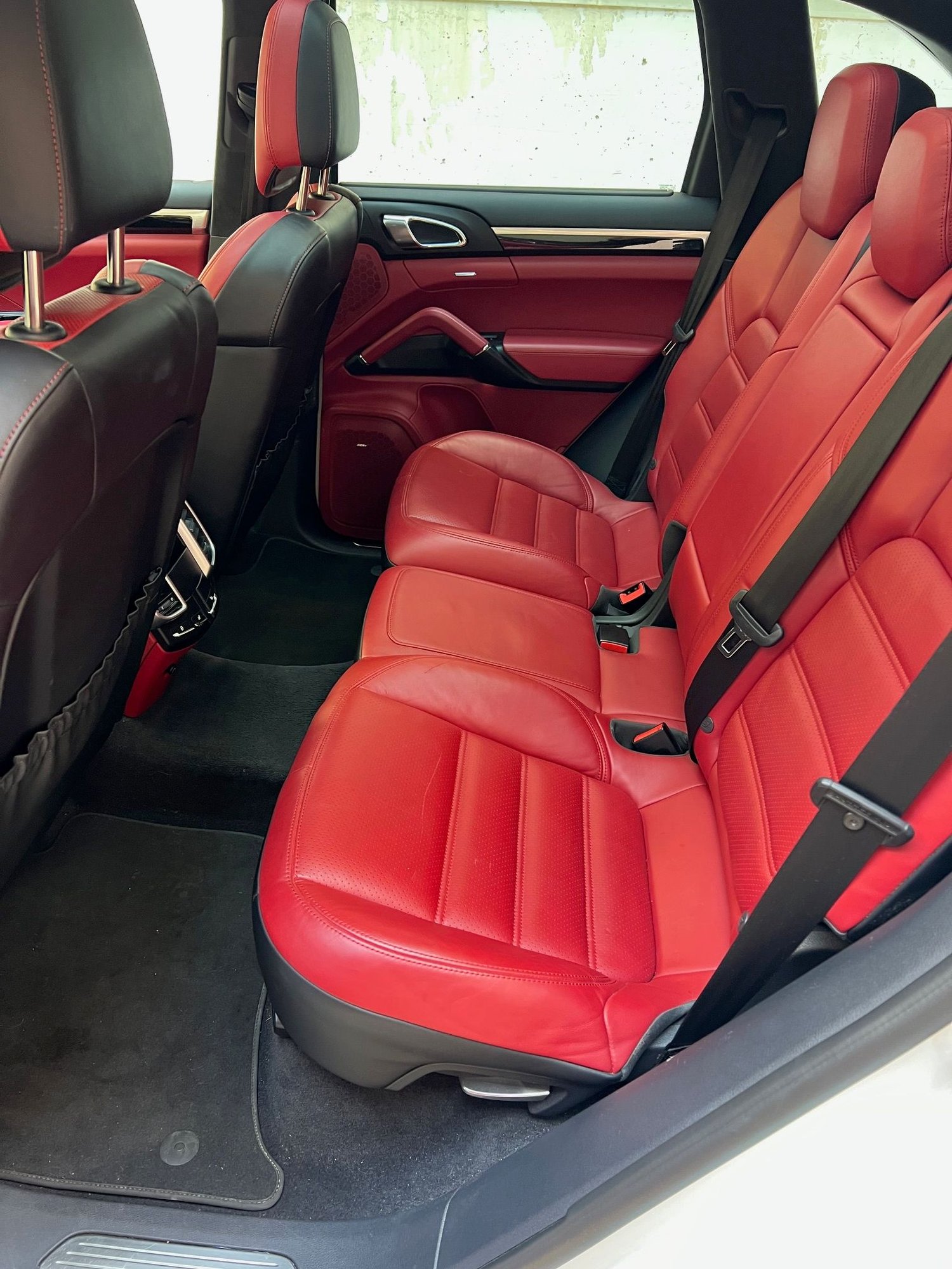 2017 Porsche Cayenne - WTS 2017 Porsche Cayenne Turbo, White/Garnett Red, 69.7k miles - Used - Chicago, IL 60610, United States