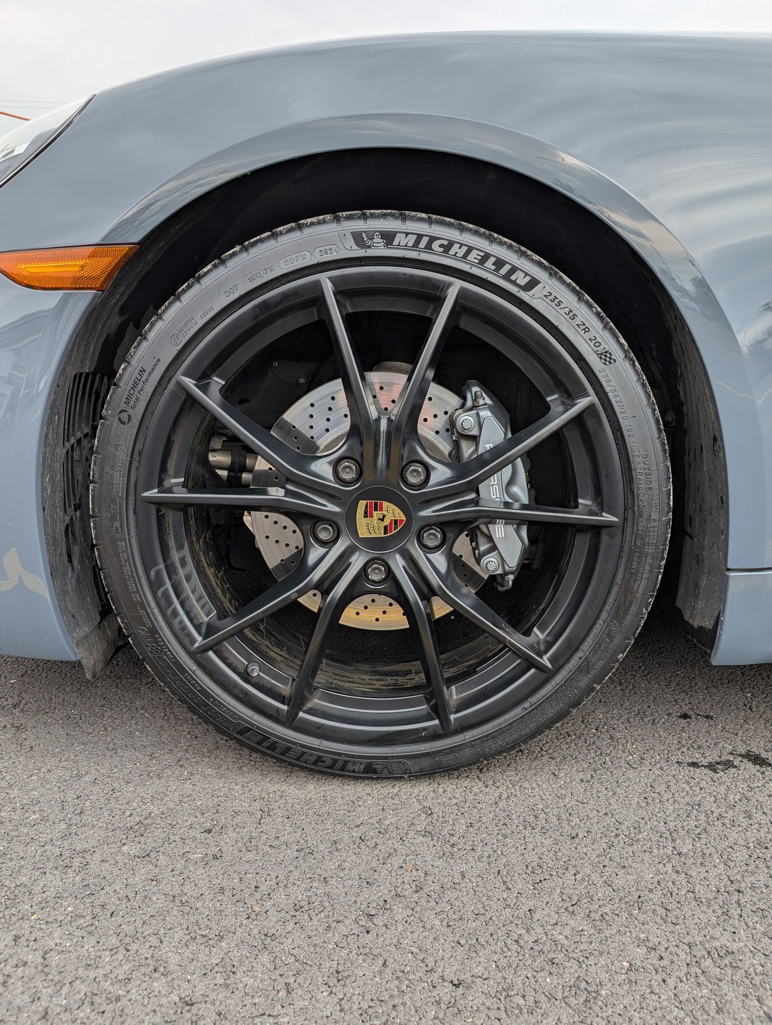 2017 Porsche 718 Boxster - 2017 Porsche Boxster - Used - VIN WP0CA2A86HS220575 - 29,100 Miles - 4 cyl - 2WD - Manual - Convertible - Gray - Chicago, IL 60647, United States