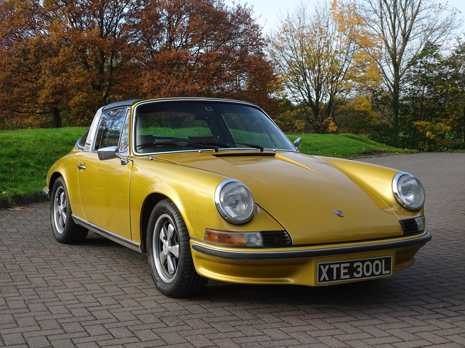 1973 Porsche 911 - 1973 Porsche 911 E 2.4 Targa - One of only 59 UK RHD, 1/1 in this colour - Used - VIN 9113210551 - 133,000 Miles - 2WD - Manual - Gold - Runcorn WA71TA, United Kingdom