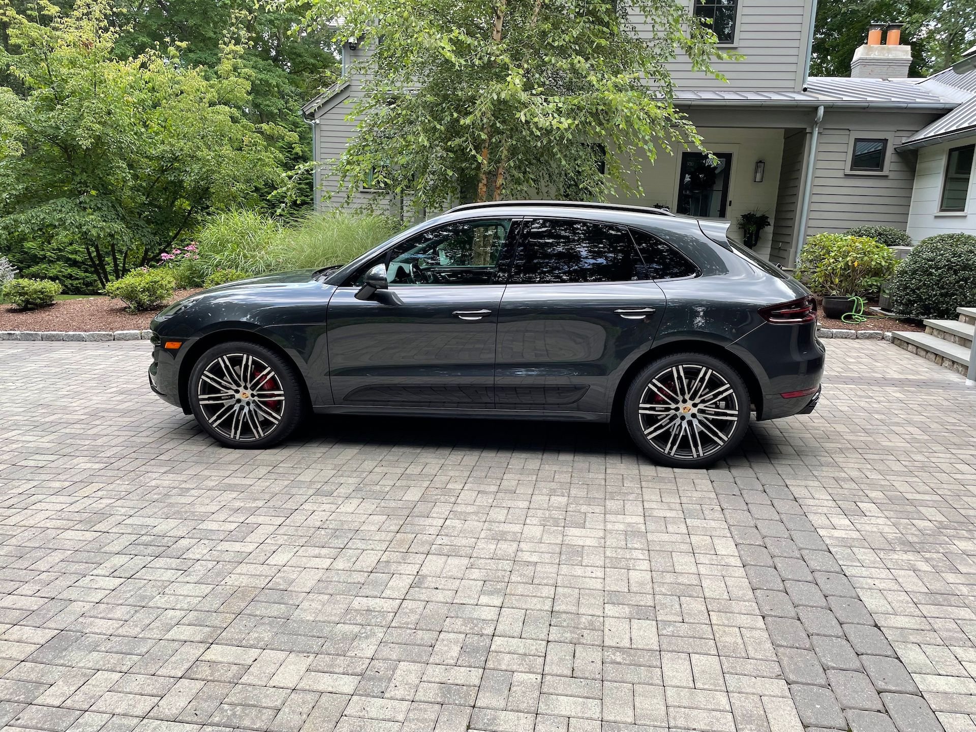 2018 Porsche Macan - 2018 Macan Turbo w/Performance Pkg - Used - VIN WP1AF2A5XJLB70891 - 19,200 Miles - 6 cyl - AWD - Automatic - SUV - Gray - Darien, CT 06820, United States