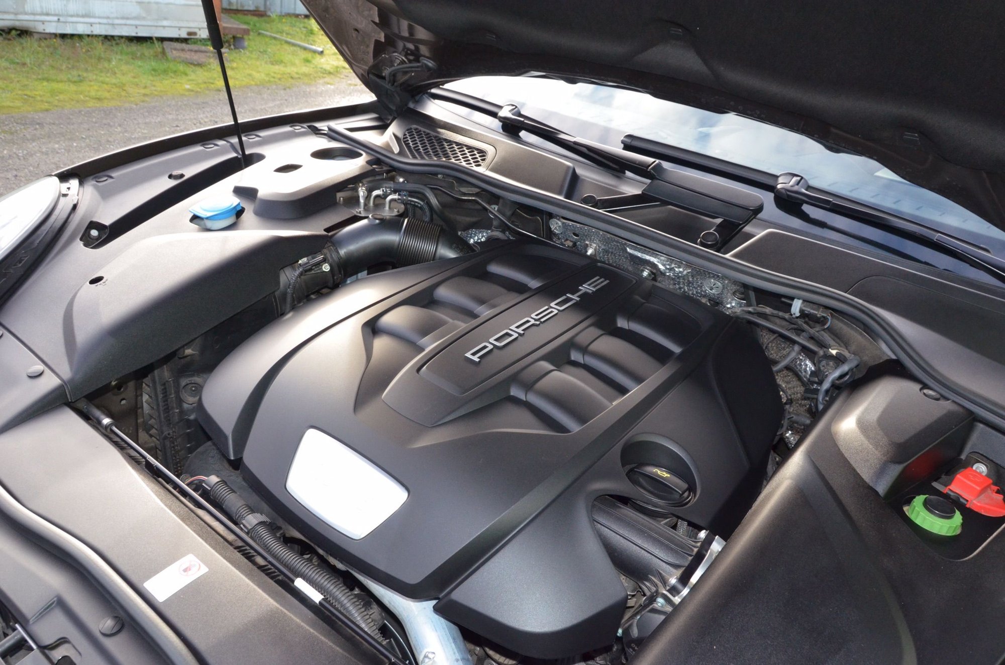 2015 Cayenne Diesel with Awesome color combo, and over 20,000 in