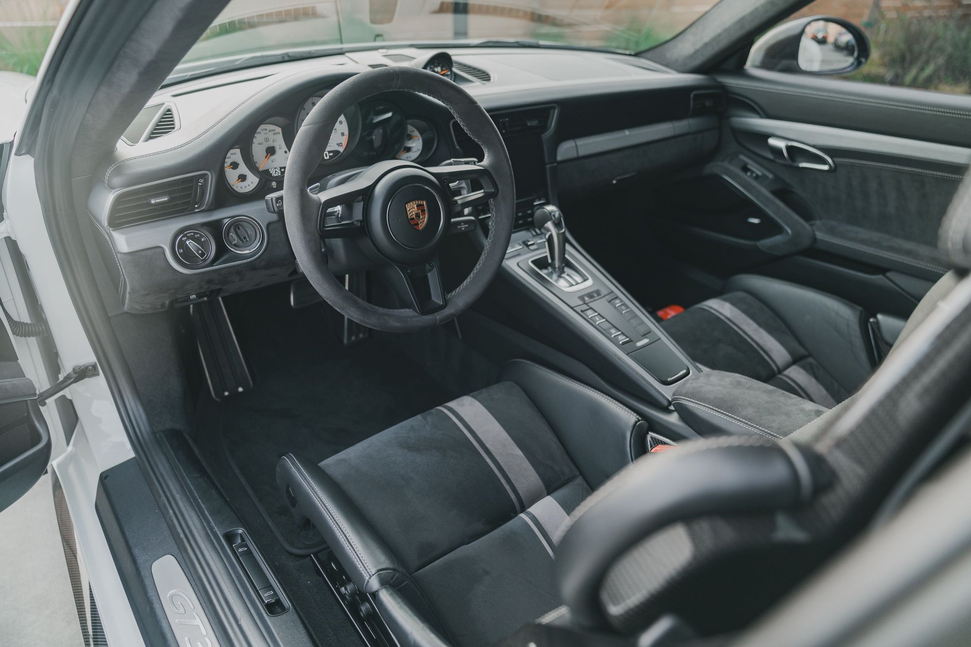 2018 Porsche GT3 - 991.2 GT3 Just Over 5,500 Miles and Fitted With TechArt Gloss Carbon Fiber Aero - Used - VIN WP0AC2A9XJS175124 - 5,560 Miles - 6 cyl - 2WD - Automatic - Coupe - White - San Carlos, CA 94070, United States