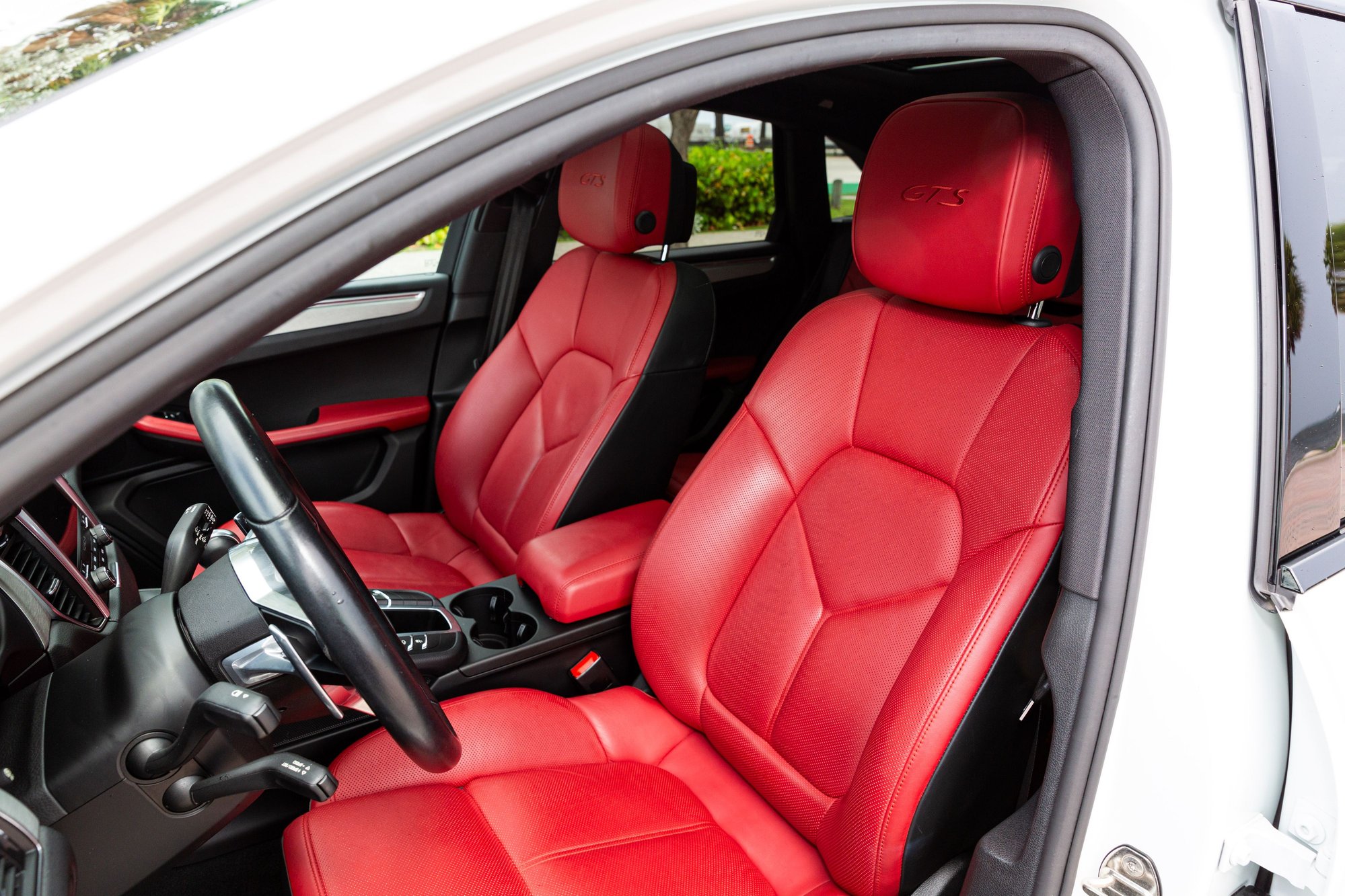 2017 Porsche Macan - 2017 PORSCHE MACAN GTS - Used - VIN WP1AG2A5XHLB52169 - 36,500 Miles - 6 cyl - AWD - Automatic - SUV - White - Miami, FL 33131, United States
