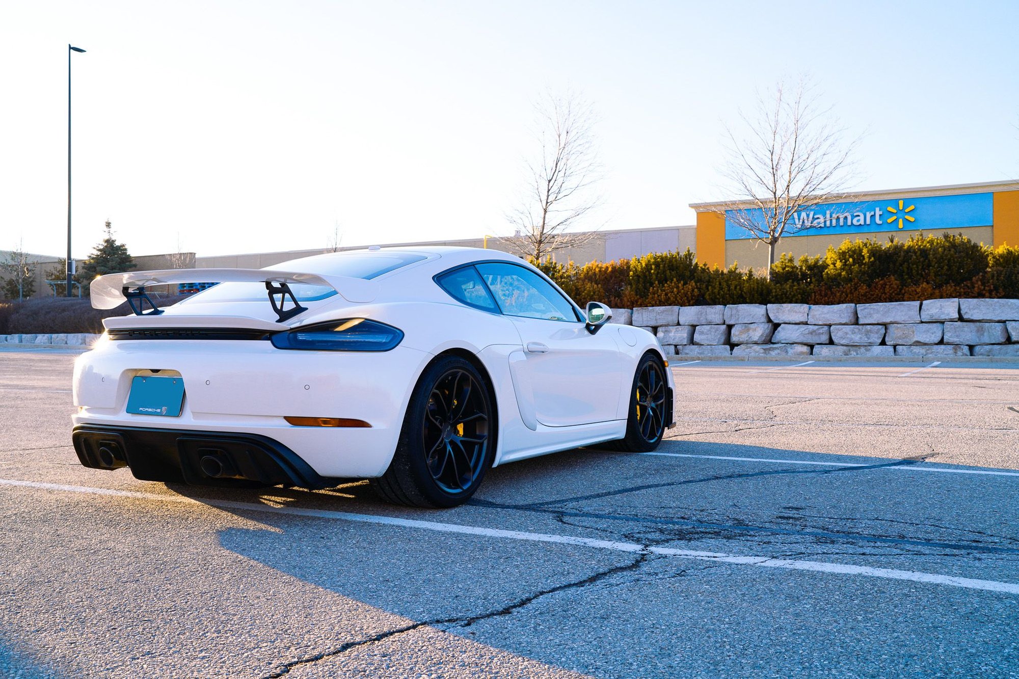 2022 Porsche 718 - 2022 718 GT4.  **Manual**, Carrera White - Used - VIN WP0AC2A86NS275315 - 6 cyl - 2WD - Manual - Coupe - White - Oakville, ON L6H0N5, Canada