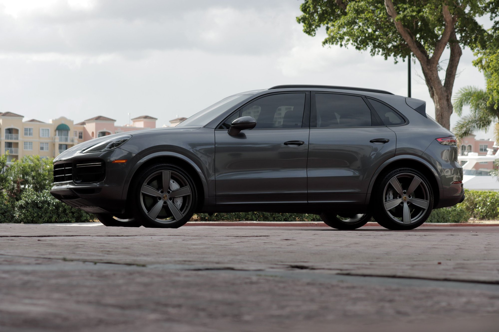 2019 Porsche Cayenne - 2019 Porsche Cayenne Turbo w/ 25K miles - Used - VIN WP1AF2AY4KDA81288 - 25,389 Miles - 8 cyl - AWD - Automatic - SUV - Gray - Aventura, FL 33180, United States