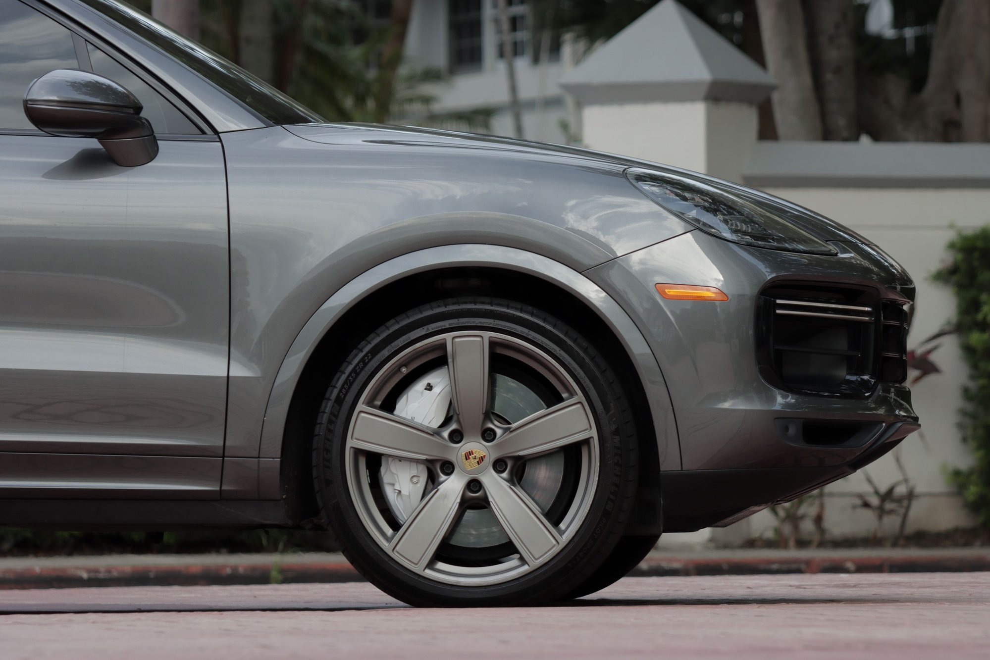 2019 Porsche Cayenne - 2019 Porsche Cayenne Turbo w/ 25K miles - Used - VIN WP1AF2AY4KDA81288 - 25,389 Miles - 8 cyl - AWD - Automatic - SUV - Gray - Aventura, FL 33180, United States