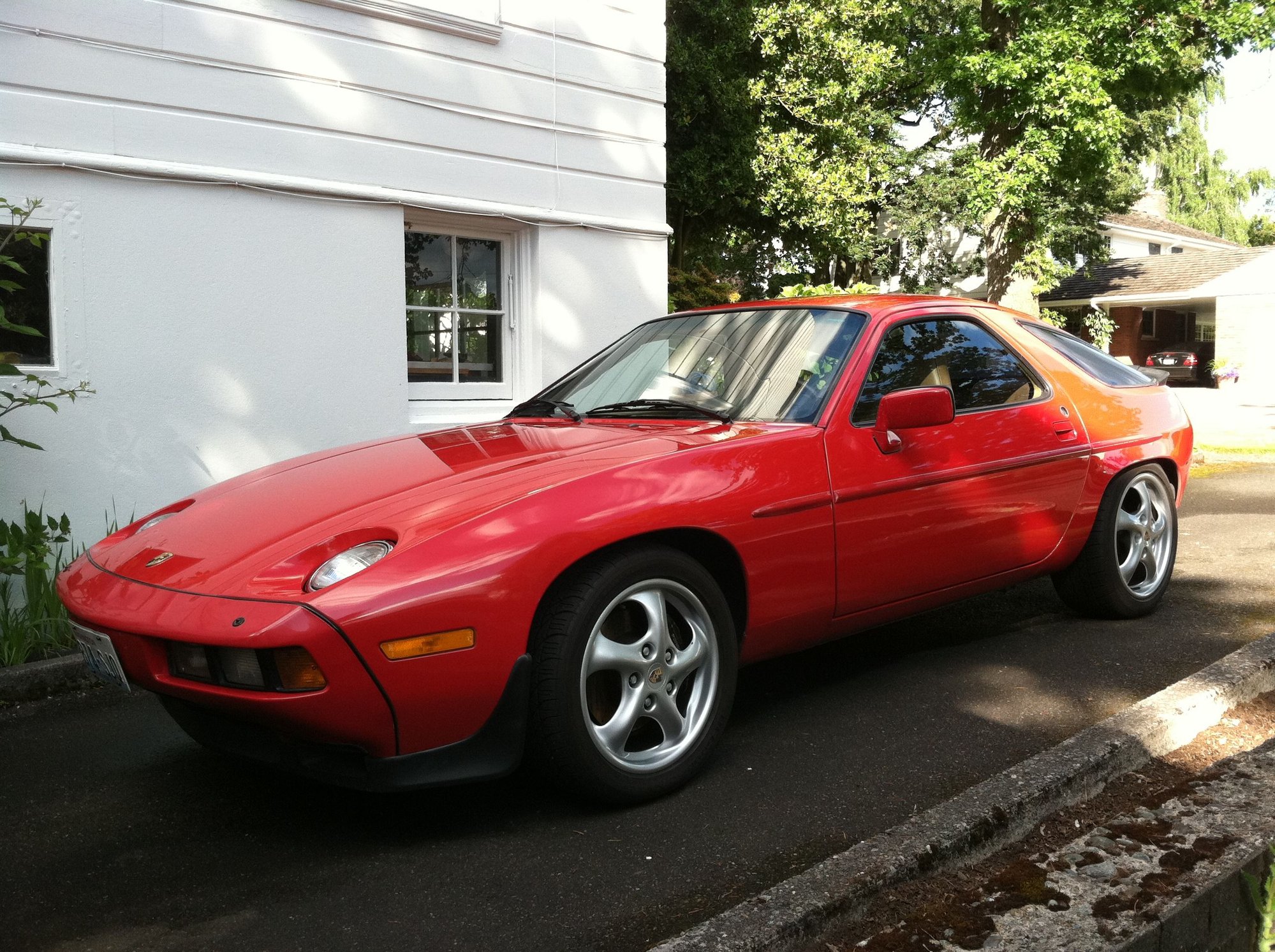 1986 Porsche 928 - 1986.5 928S 5-speed manual with LSD and adjustable Koni shocks - Used - VIN WP0JB0925GS862454 - 146,300 Miles - 8 cyl - 2WD - Manual - Hatchback - Red - Enumclaw, WA 98022, United States