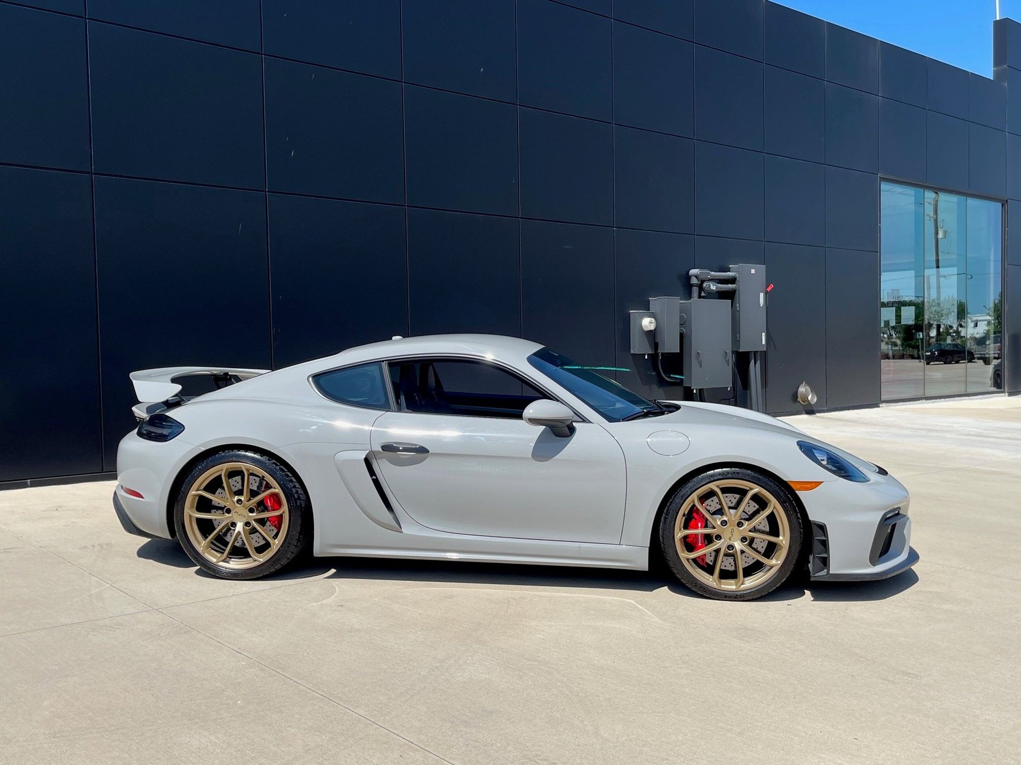 2020 Porsche 718 Cayman - 2020 718 GT4 (CHALK) - Used - VIN WP0AC2A83LK289153 - 3,607 Miles - 6 cyl - 2WD - Manual - Coupe - Other - Houston, TX 77090, United States