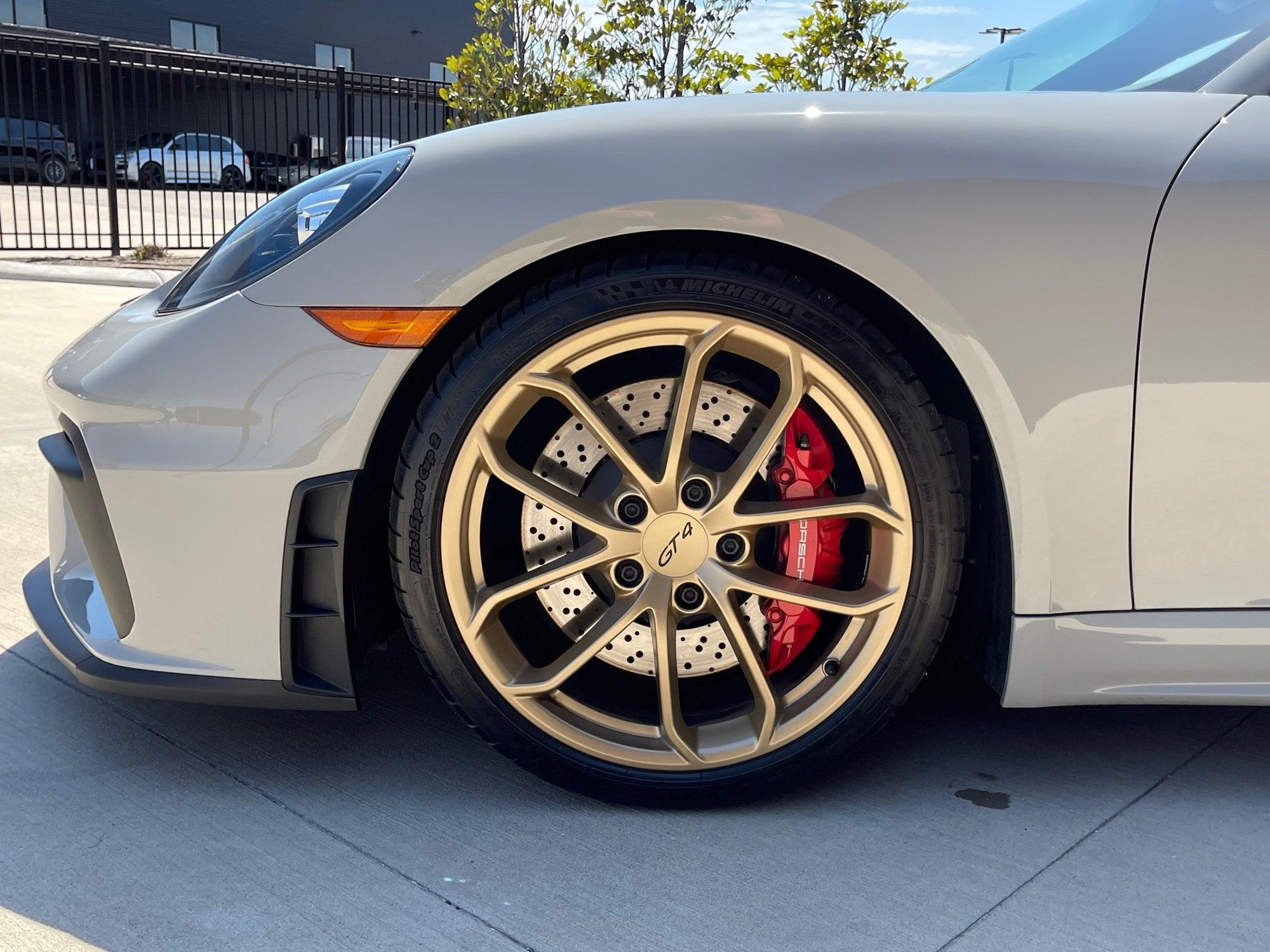 2020 Porsche 718 Cayman - 2020 718 GT4 (CHALK) - Used - VIN WP0AC2A83LK289153 - 3,607 Miles - 6 cyl - 2WD - Manual - Coupe - Other - Houston, TX 77090, United States