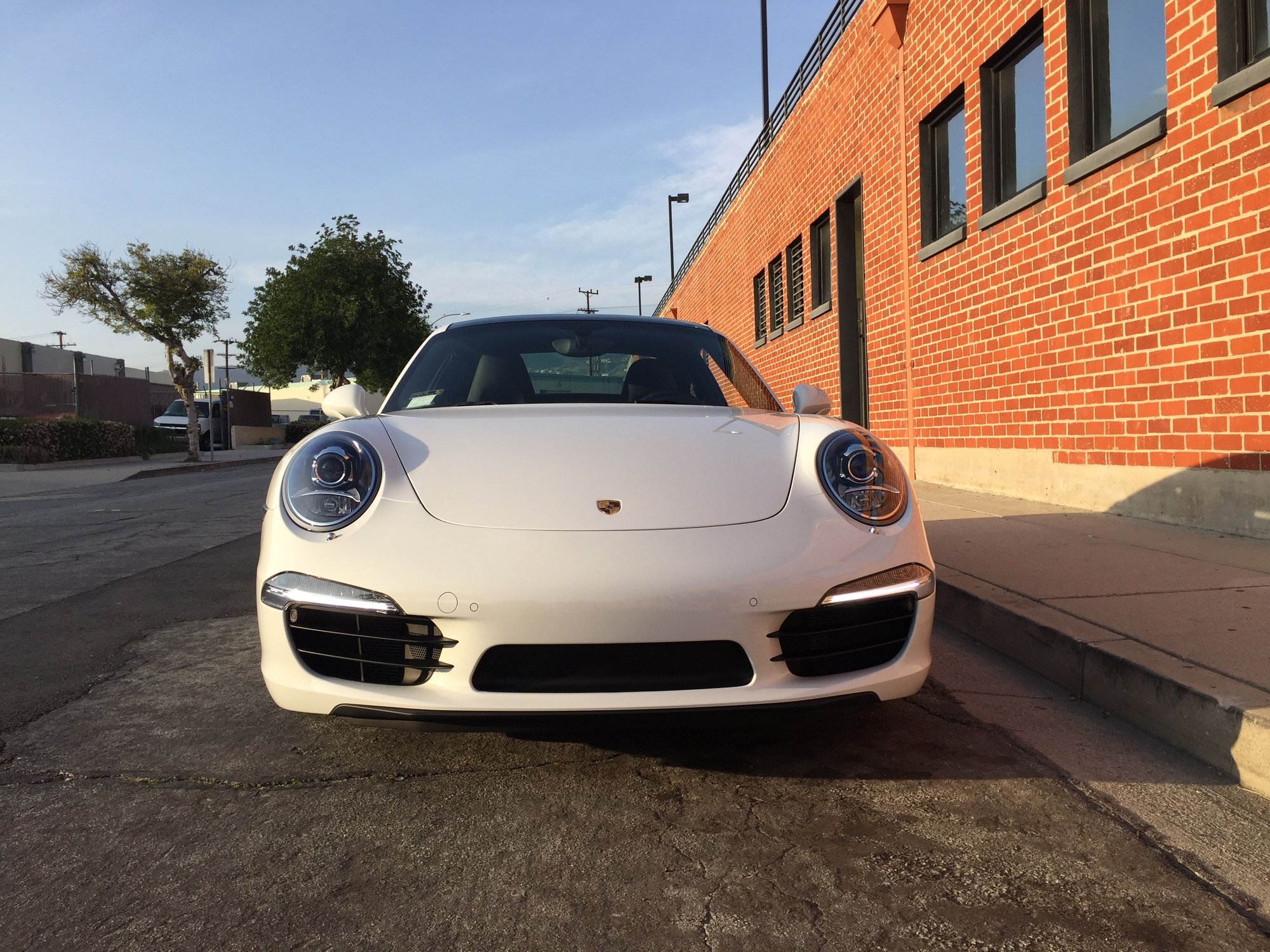 2014 Porsche 911 - 2014 Porsche 911S - CPO til July 2020 - Used - VIN WP0AB2A96ES122669 - 26,400 Miles - 6 cyl - 2WD - Automatic - Coupe - White - Burbank, CA 91501, United States