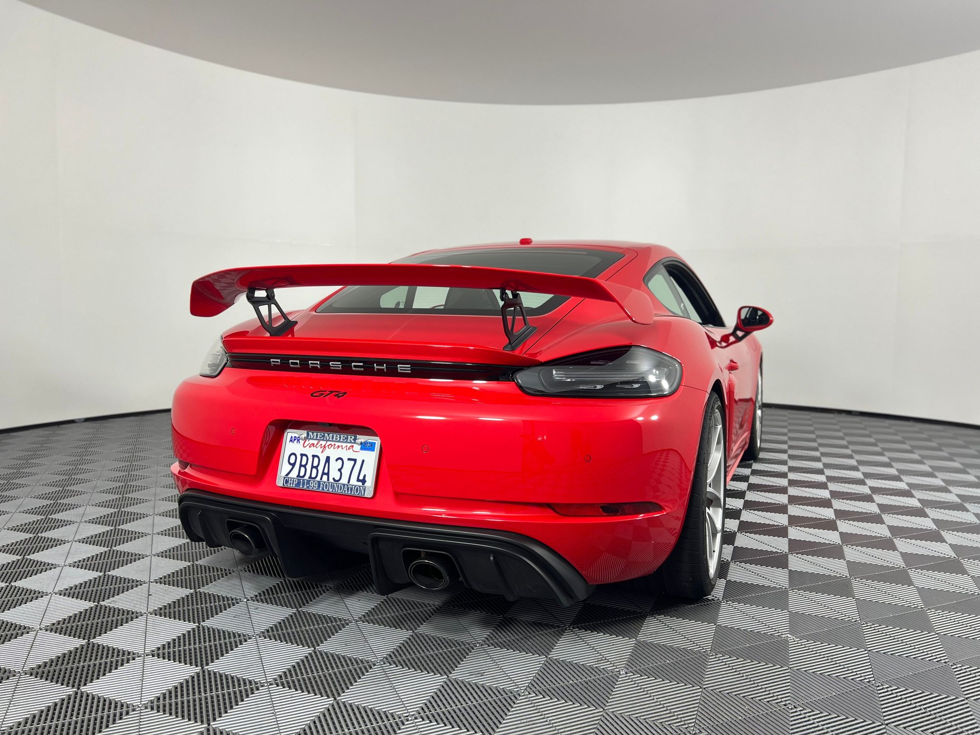 2022 Porsche 718 - 2022 718 GT4 - Guards, Black/Red interior, 6MT, LWB, 2,761 miles, track prepped, (CA) - Used - VIN WPOAC2A8XNS275401 - 2,761 Miles - 6 cyl - 2WD - Manual - Coupe - Red - Rancho Santa Fe, CA 92067, United States