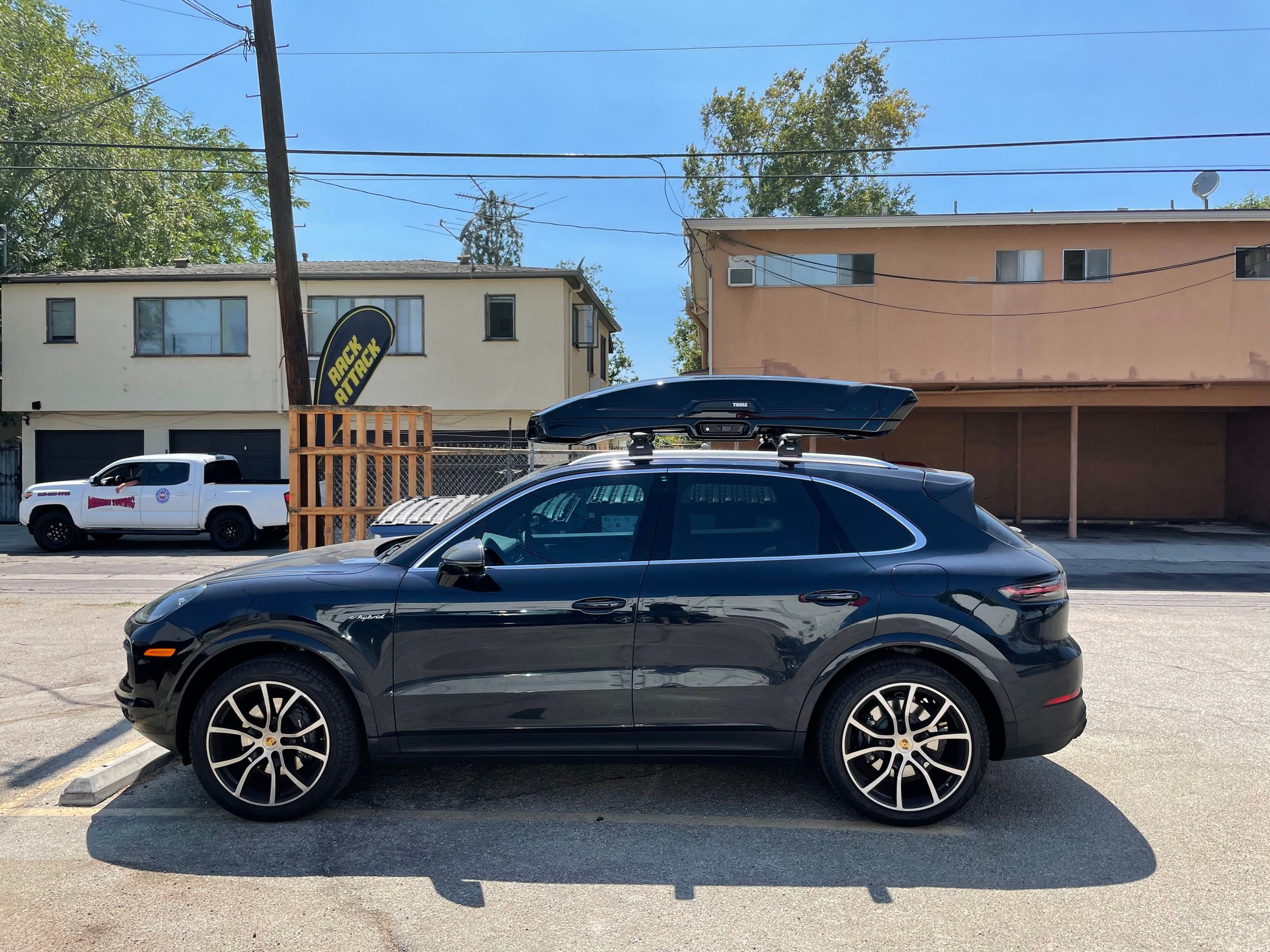 Porsche macan best sale thule roof rack