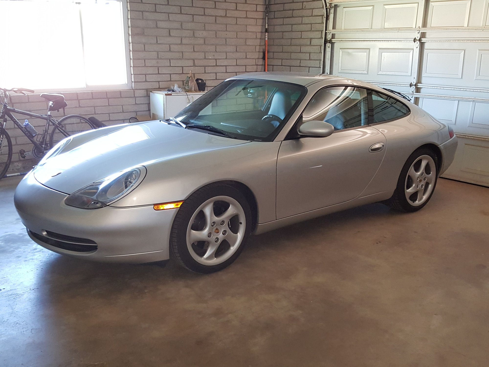 2001 Porsche 911 - 2001 996 LOW MILE MANUAL COUPE - Used - VIN WP0AA29911S621851 - 34,300 Miles - 6 cyl - 2WD - Manual - Coupe - Silver - Glendale, AZ 85310, United States