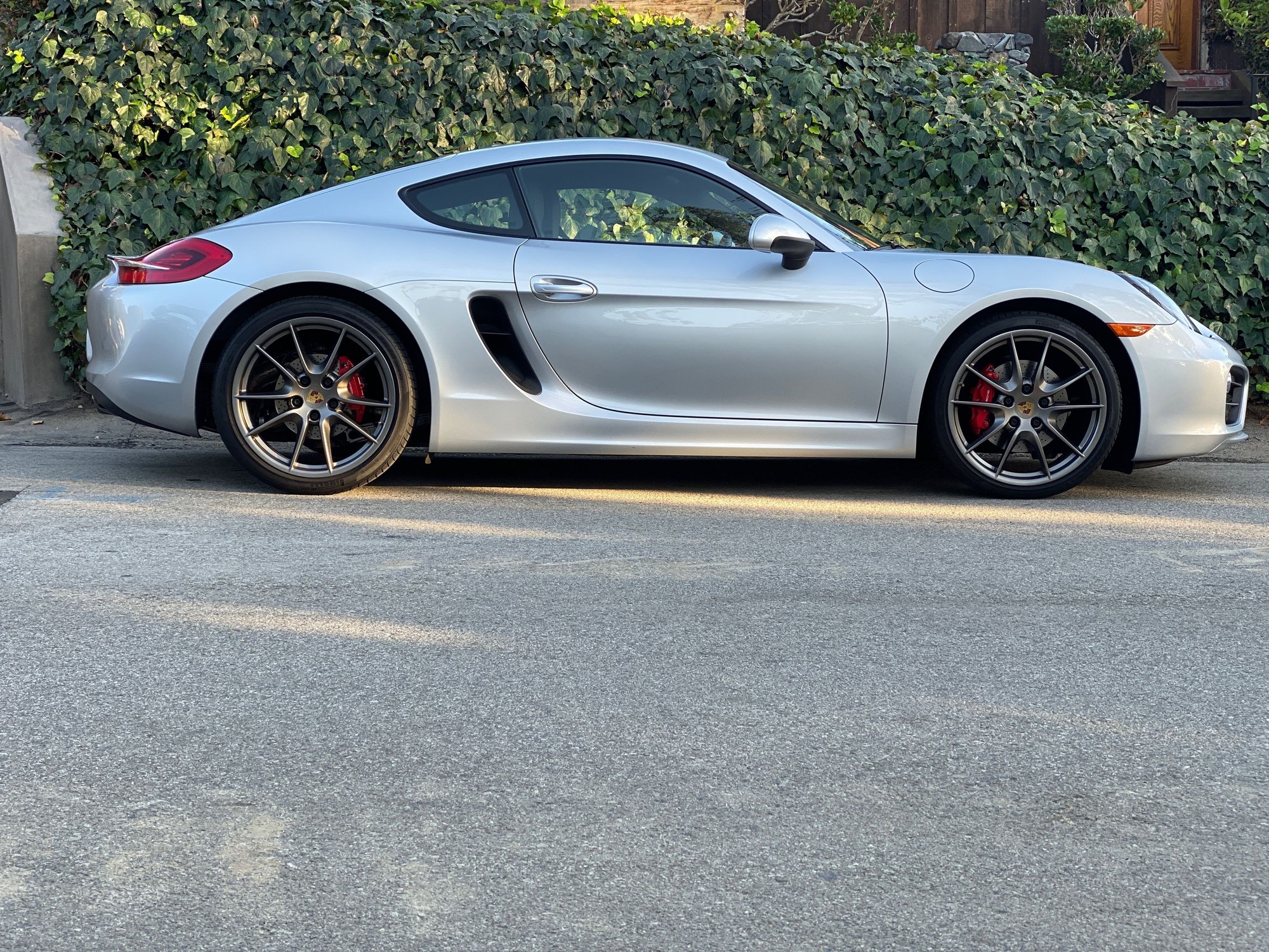 2014 Porsche Cayman - 2014 Cayman S PDK - Used - VIN WP0AB2A89EK192271 - 31,000 Miles - 6 cyl - 2WD - Automatic - Coupe - Silver - Laguna Beach, CA 92651, United States