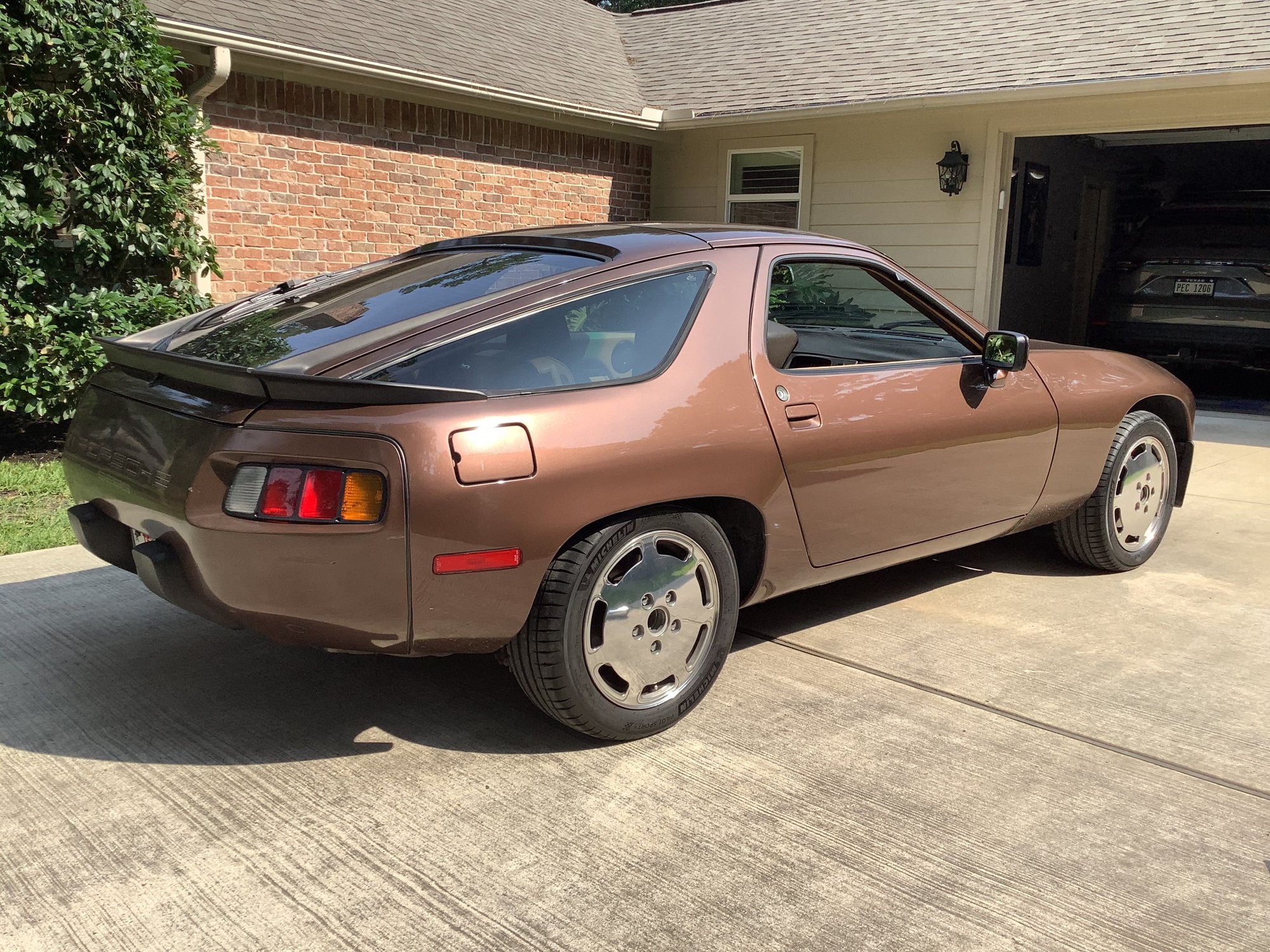 1985 Porsche 928 - 1985 928 Automatic - driver in great condition - Used - VIN WP0JB0928FS862012 - 140,300 Miles - 8 cyl - Automatic - Brown - Houston, TX 77381, United States