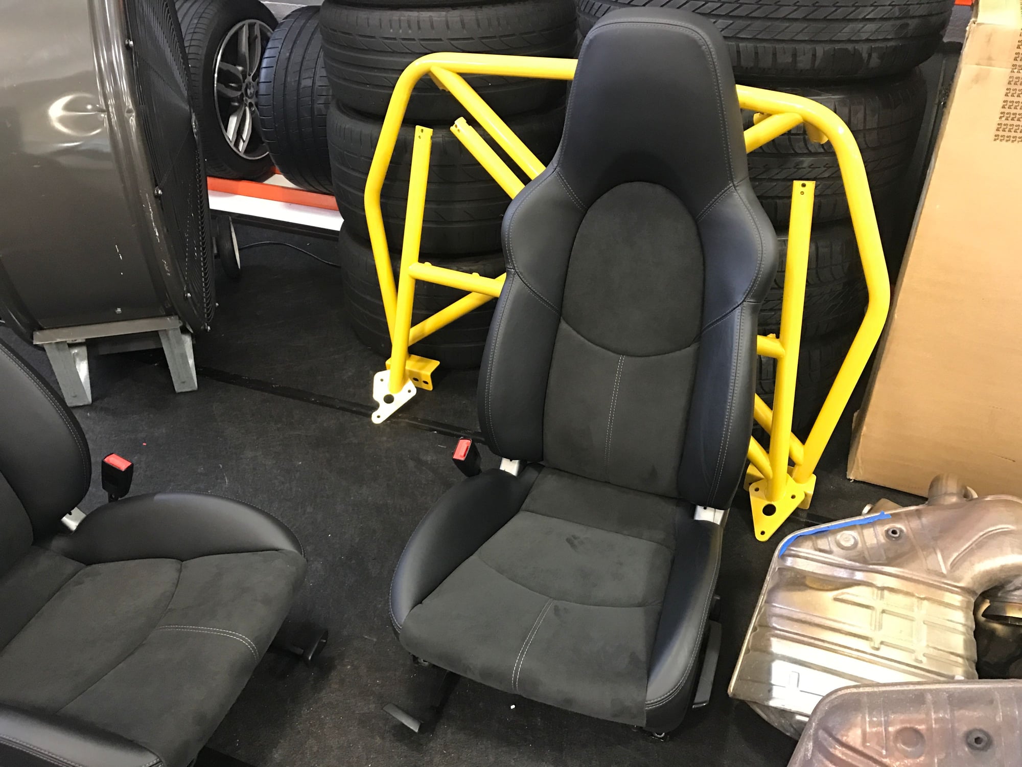 Interior/Upholstery - 997 Sport Seats Leather/Alcantara - Used - 2001 to 2012 Porsche Carrera - Pompano Beach, FL 33069, United States