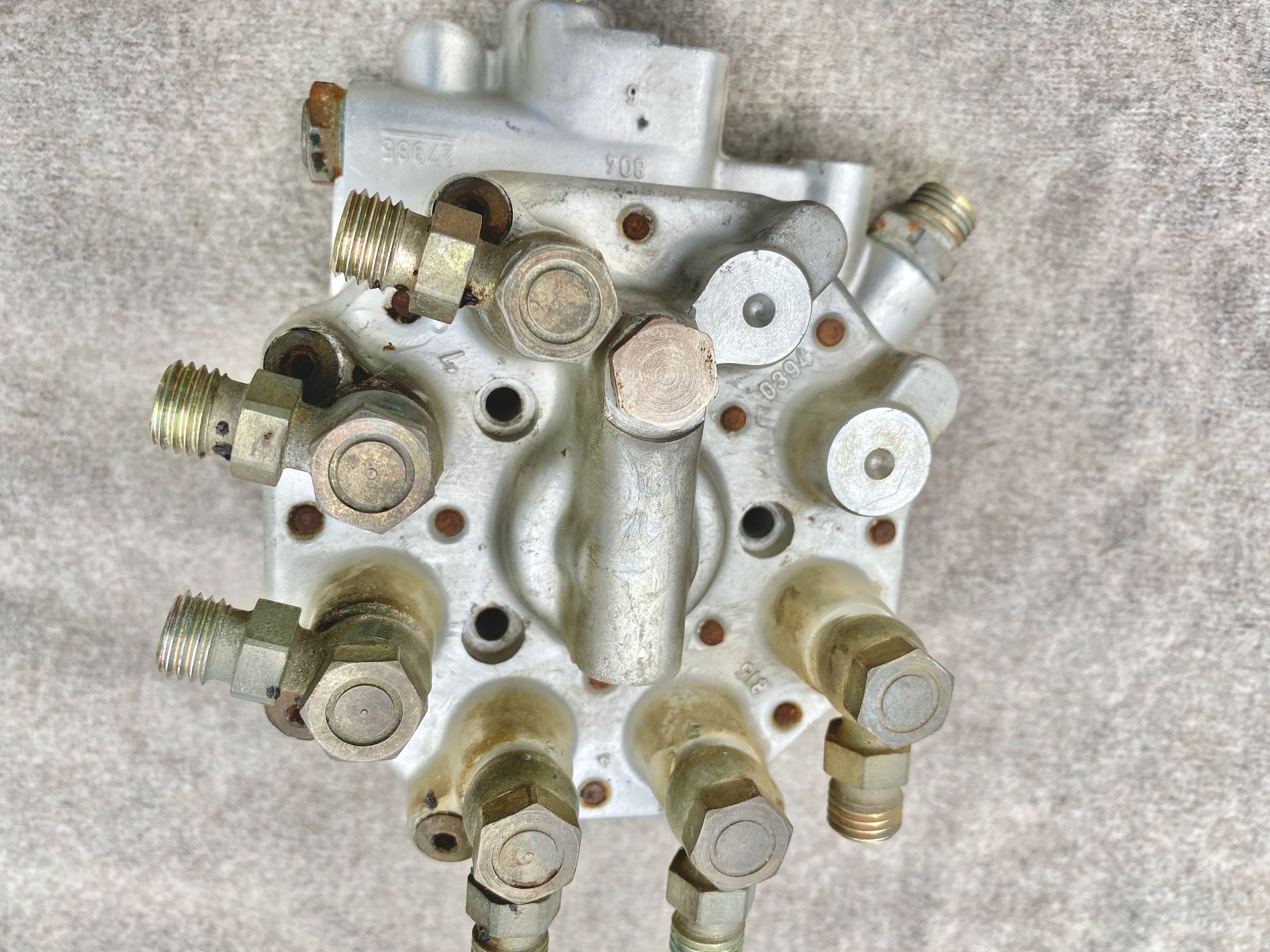 Engine - Intake/Fuel - PORSCHE TURBO 911 930 FUEL DISTRIBUTOR 0438100145 or 930 110 923 00 - Used - 1985 to 1989 Porsche 930 - London SW1X 8, United Kingdom