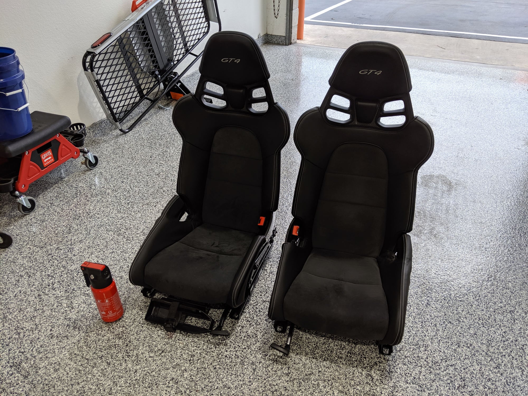 Interior/Upholstery - 981 GT4 LWB - Carbon Lightweight Bucket Seats /w Platinum Stitch + fire extinguisher - Used - 2016 Porsche Cayman GT4 - Gardena, CA 90249, United States