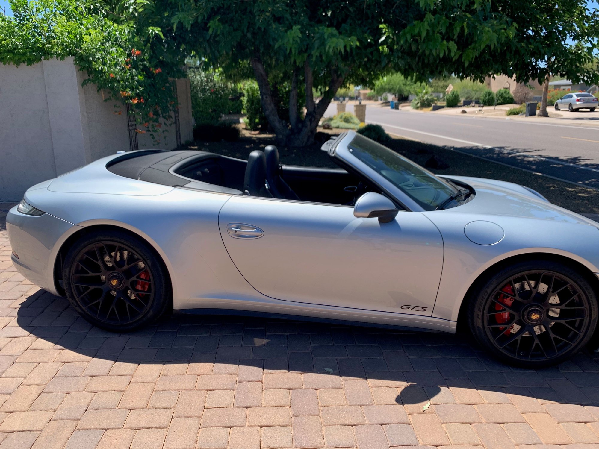 2015 Porsche 911 - 2015 Porsche 911 GTS Cabriolet - Used - VIN WP0CB2A94FS154367 - 28,550 Miles - 6 cyl - 2WD - Automatic - Convertible - Silver - Scottsdale, AZ 85254, United States