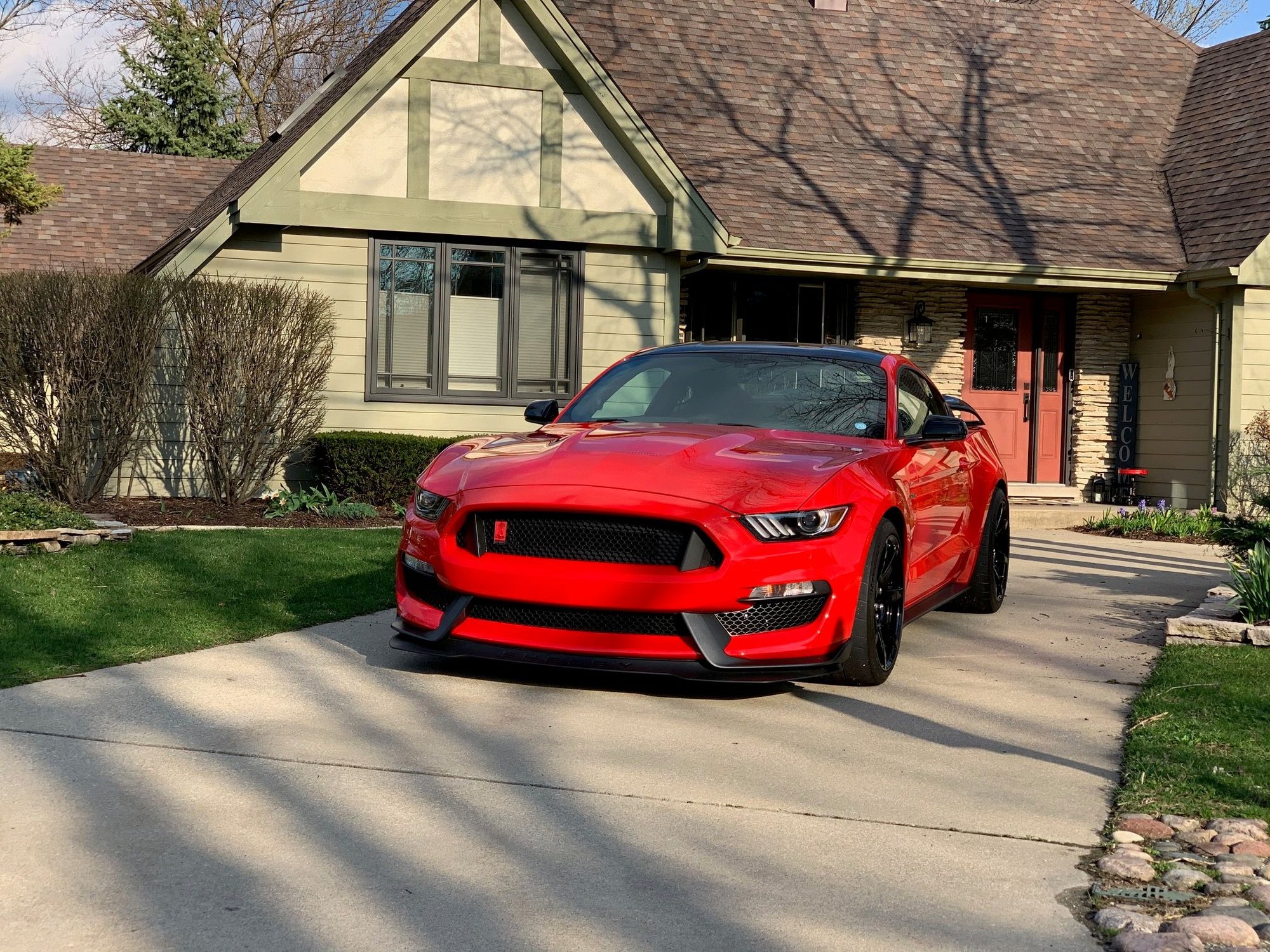 2016 Ford Mustang - Race Red GT350 with Painted Black Roof, 1500 miles, PPF, Like New in Chicago - Used - VIN 1FATP8JZ6G552514 - 1,680 Miles - Palos Heights, IL 60463, United States
