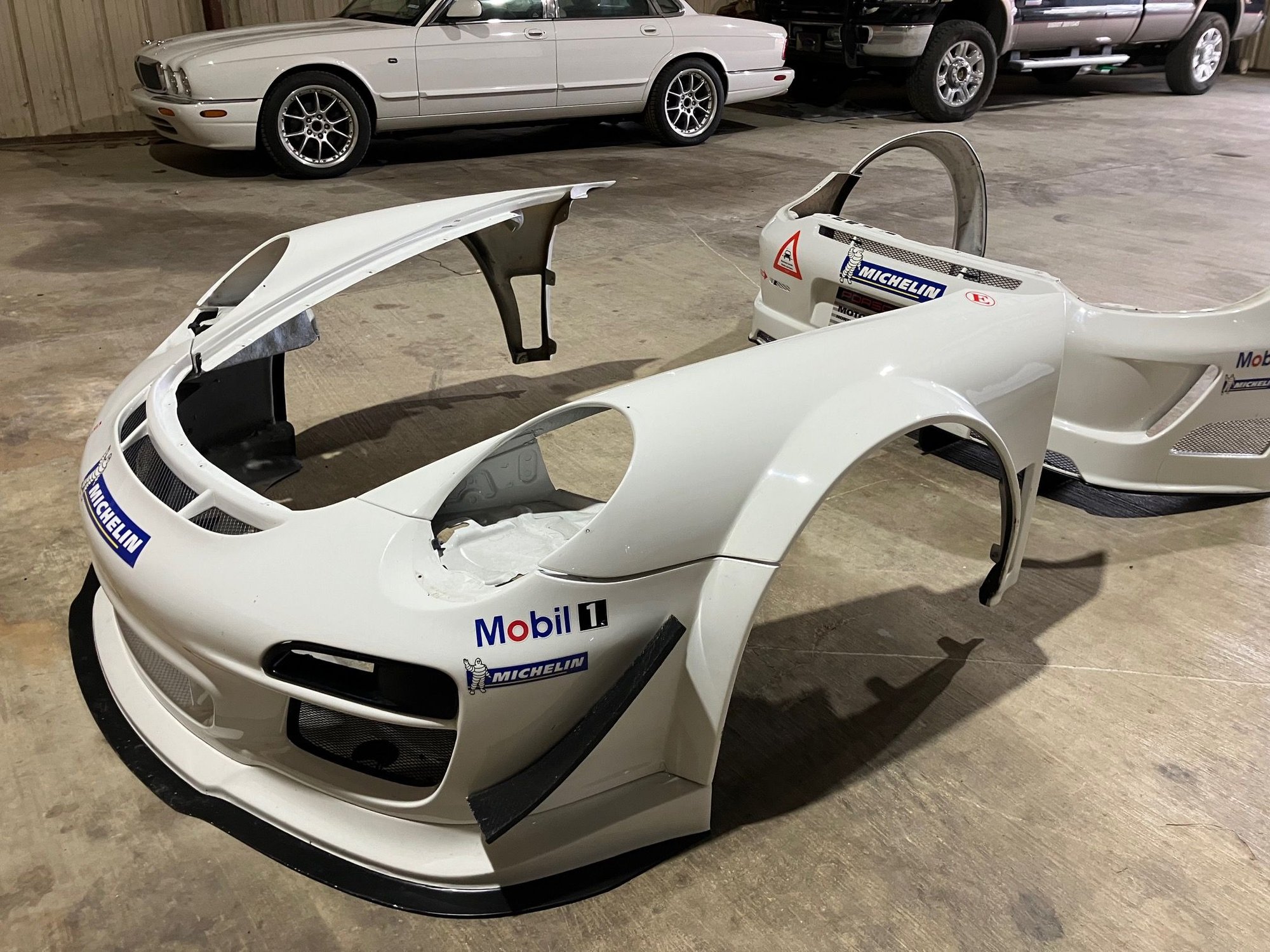 2010 Porsche GT3 - parting out gt3 race car. - Ellwood City, PA 16117, United States