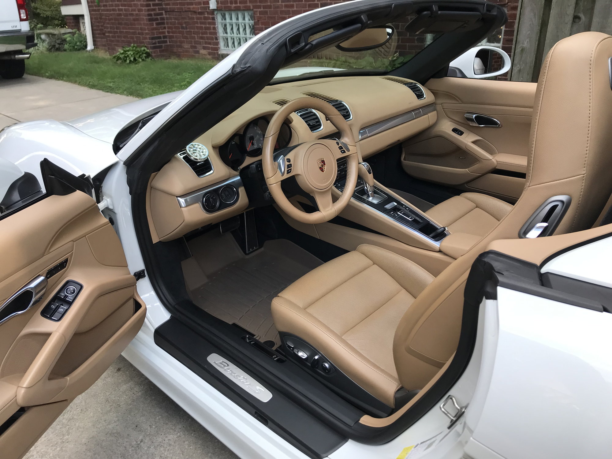 2013 Porsche Boxster - 2013 Porsche 981 Boxster S PDK white with tan interior - 3.4L - Used - VIN WP0CB2A84DS134124 - 36,851 Miles - 6 cyl - 2WD - Automatic - Convertible - White - Rocky River, OH 44116, United States