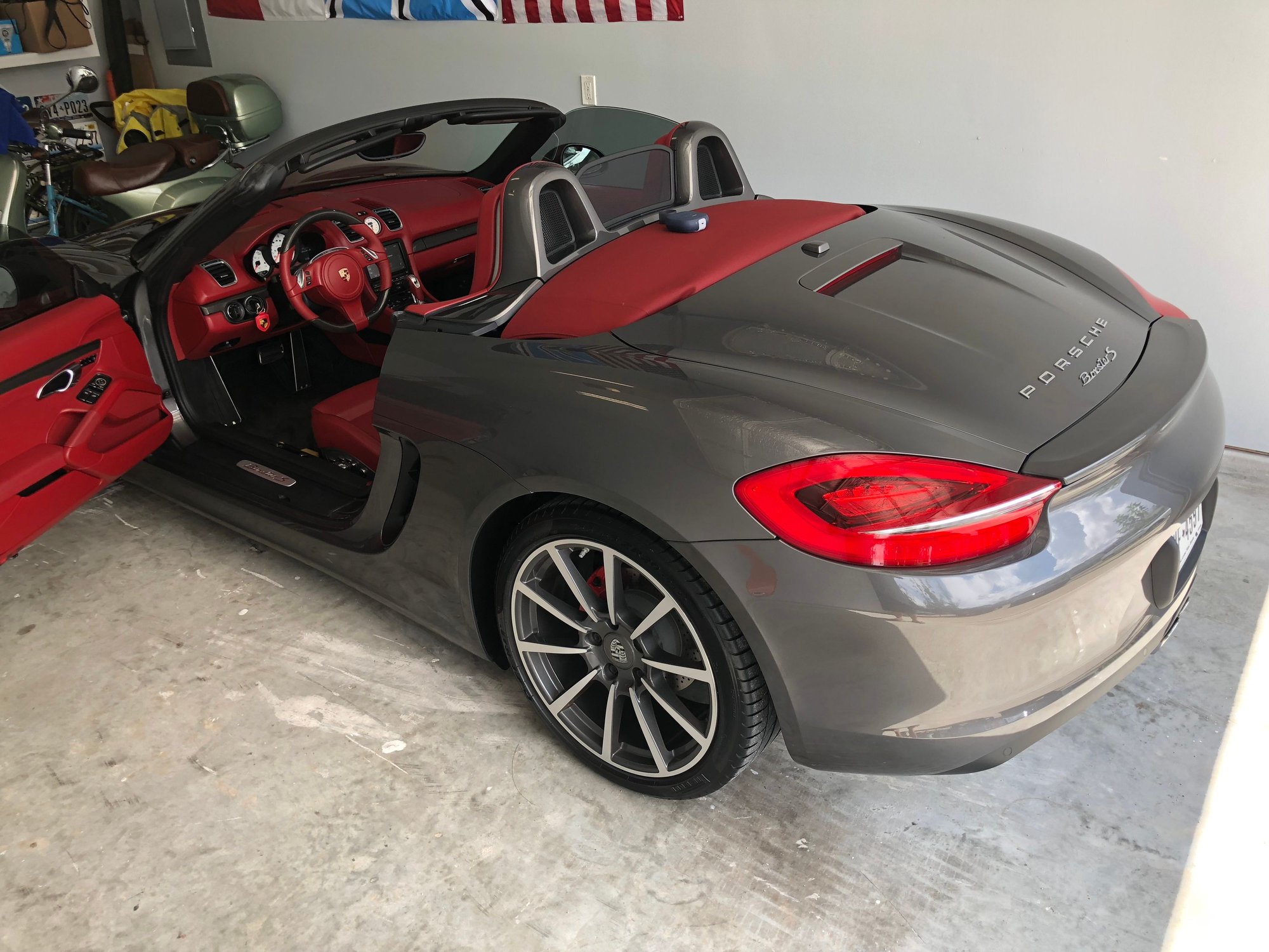 2013 Porsche Boxster - 2013 PORSCHE BOXSTER S - UNICORN - HIGHLY OPTIONED, VERY LOW MILES - Used - VIN WP0CB2A80DS133410 - 16,400 Miles - 6 cyl - 2WD - Automatic - Convertible - Gray - Houston, TX 77009, United States