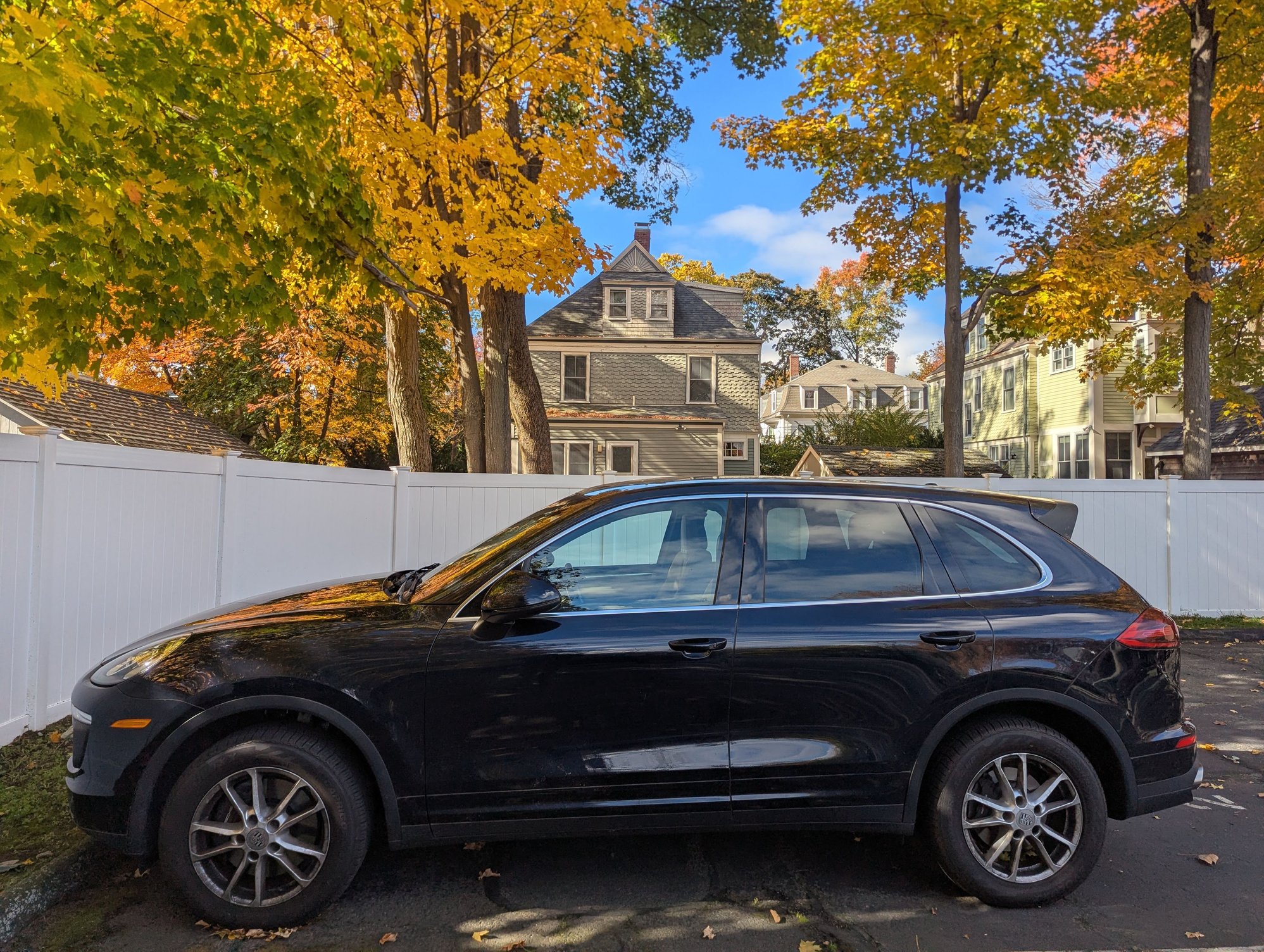 2016 Porsche Cayenne - Luxurious and capable 2016 Porsche Cayenne low mileage SUV - Used - Newtonville, MA 2460, United States