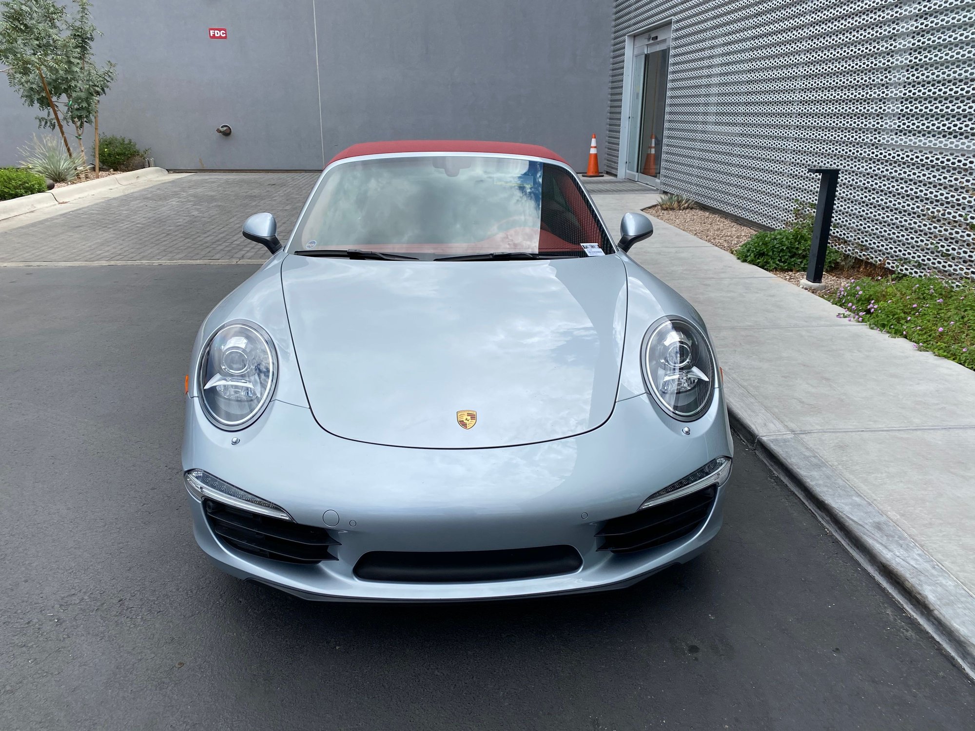 2015 Porsche 911 - 2015 911 Cab! 14,000 Miles! Extremely Clean! Beautiful Rhodium Silver/ Garnet Red - Used - VIN WP0CA2A99FS141293 - 14,401 Miles - 6 cyl - 2WD - Automatic - Convertible - Silver - Tucson, AZ 85711, United States