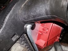 Upper drivers-side fan shroud fit modification