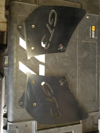 Stock 996 gt3 wing uprights.
300