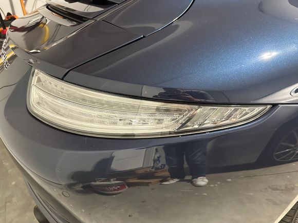 Passenger side clear tail light, off.