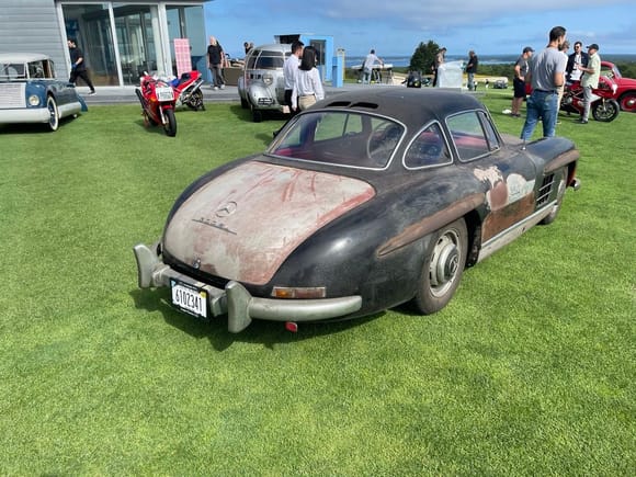 Apparently this was a very nice gullwing someone sanded down 35 years ago and has sat this way since.