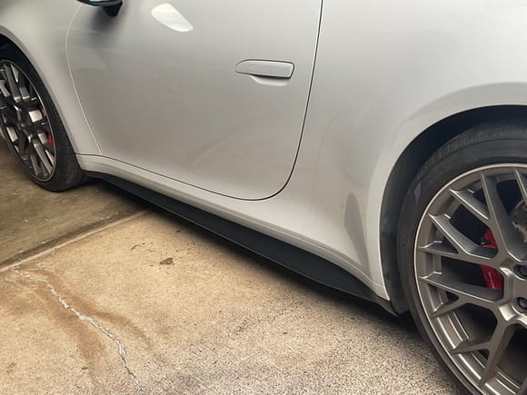 Close up installed Gt3 skirts - Chalk