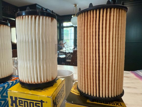 Hengst and Purflux appear identical apart from Hengst labeling that says Made in France, so this picture focuses on the STP and Hengst