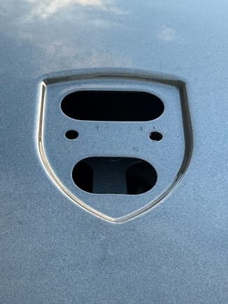 Cayenne crest removed - hood view