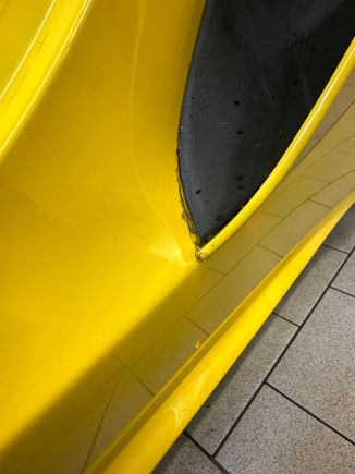 Black glue substance intake duct