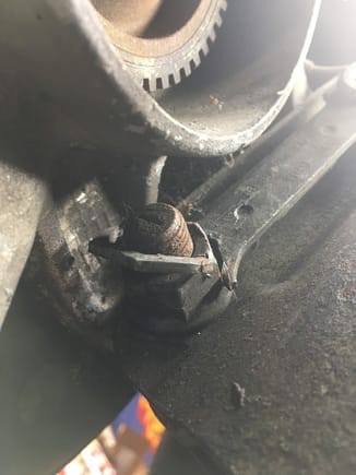 two different pics of the same bolt / metal bit... still very confused...