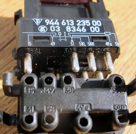 Hazard/Emergency Flasher Consol switch in 964 C2 (1990)
