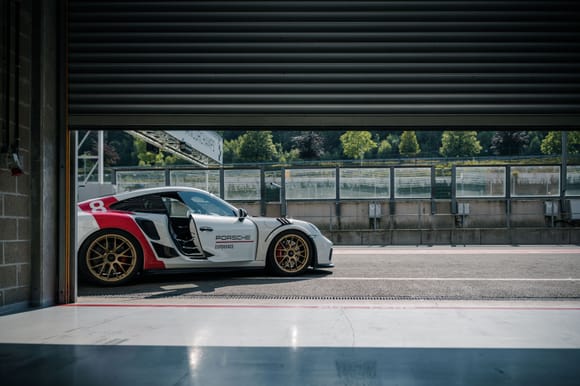 Fantastic new Porsche graphics.