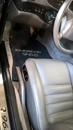 Porsche 968 with Lloyd mats.