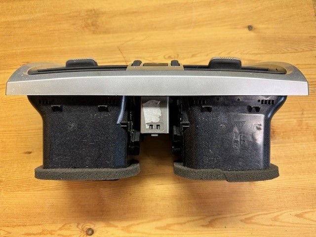 Interior/Upholstery - Center Air Vent 997 911 2005-08 - Used - -1 to 2025  All Models - Spring, TX 77389, United States