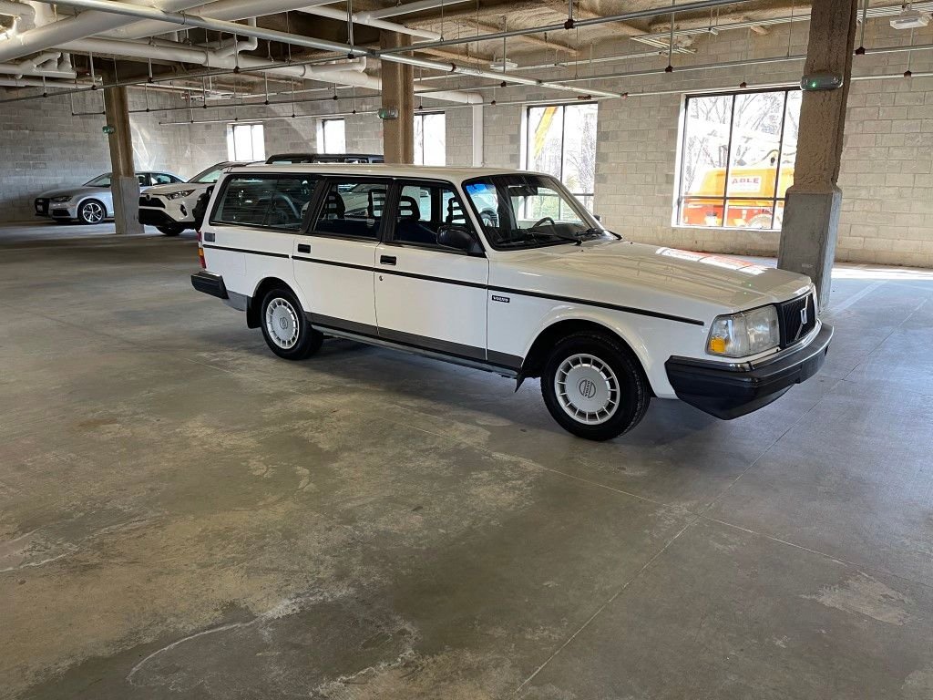 1992 Volvo 240 - 1992 Volvo 240 Wagon *One Owner* *Excellent Condition* - Used - VIN YV1AW8806N1927487 - 4 cyl - 2WD - Automatic - Wagon - White - Exton, PA 19341, United States