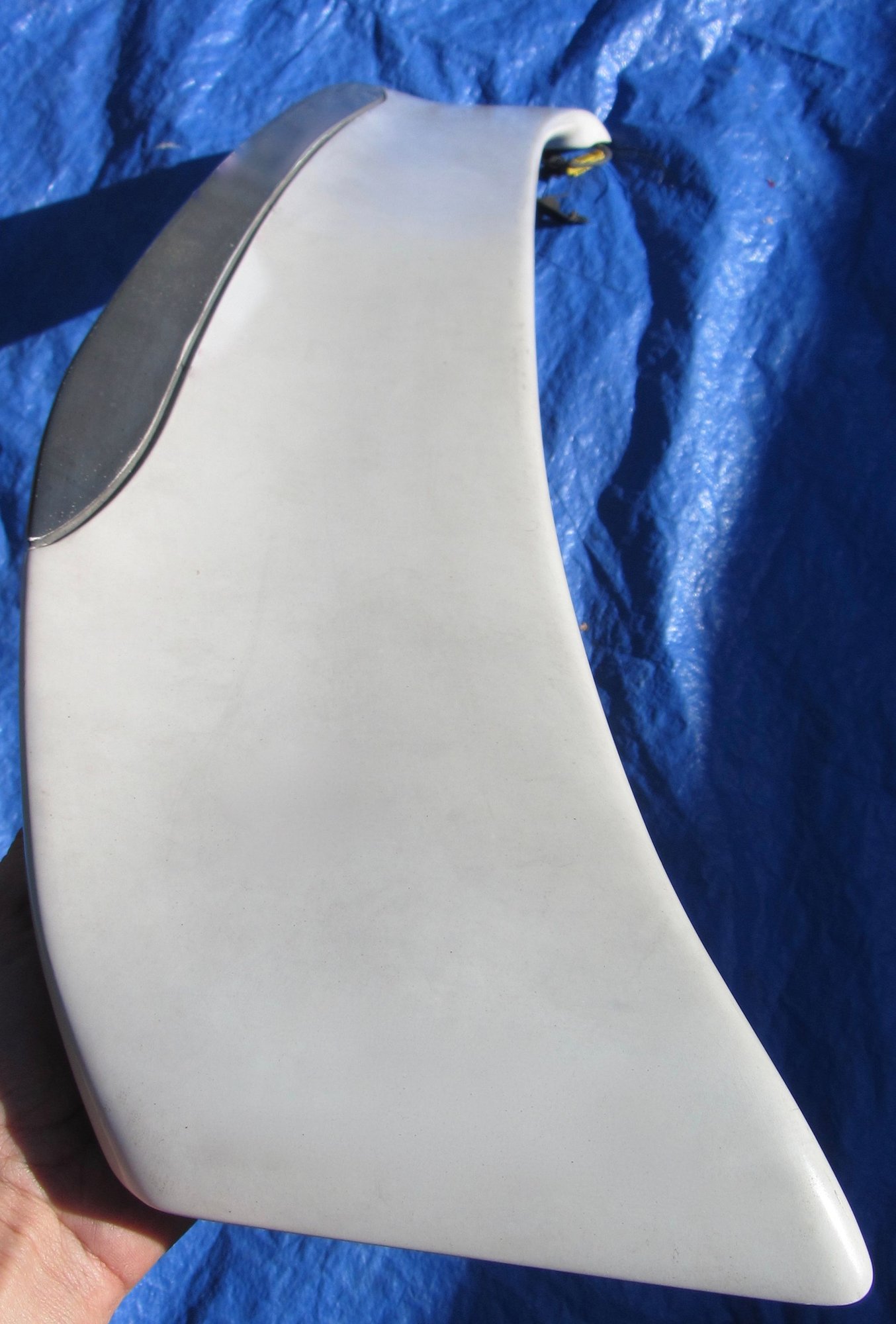Exterior Body Parts - Volvo 850R S70R SEDAN WHITE REAR SPOILER TRUNK WING W. BRACKETS - Used - 1993 to 2000 Volvo 850 - Sacramento, CA 95832, United States