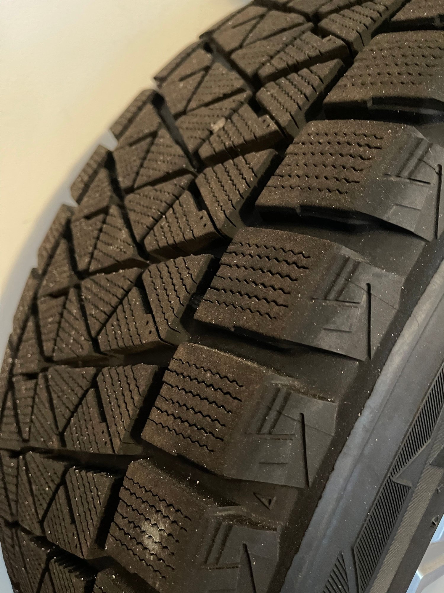 Wheels and Tires/Axles - 245/50/R20 Bridgestone Blizzaks on OEM Volvo wheels - Used - 2016 to 2021 Volvo XC90 - New Hartford, CT 06057, United States