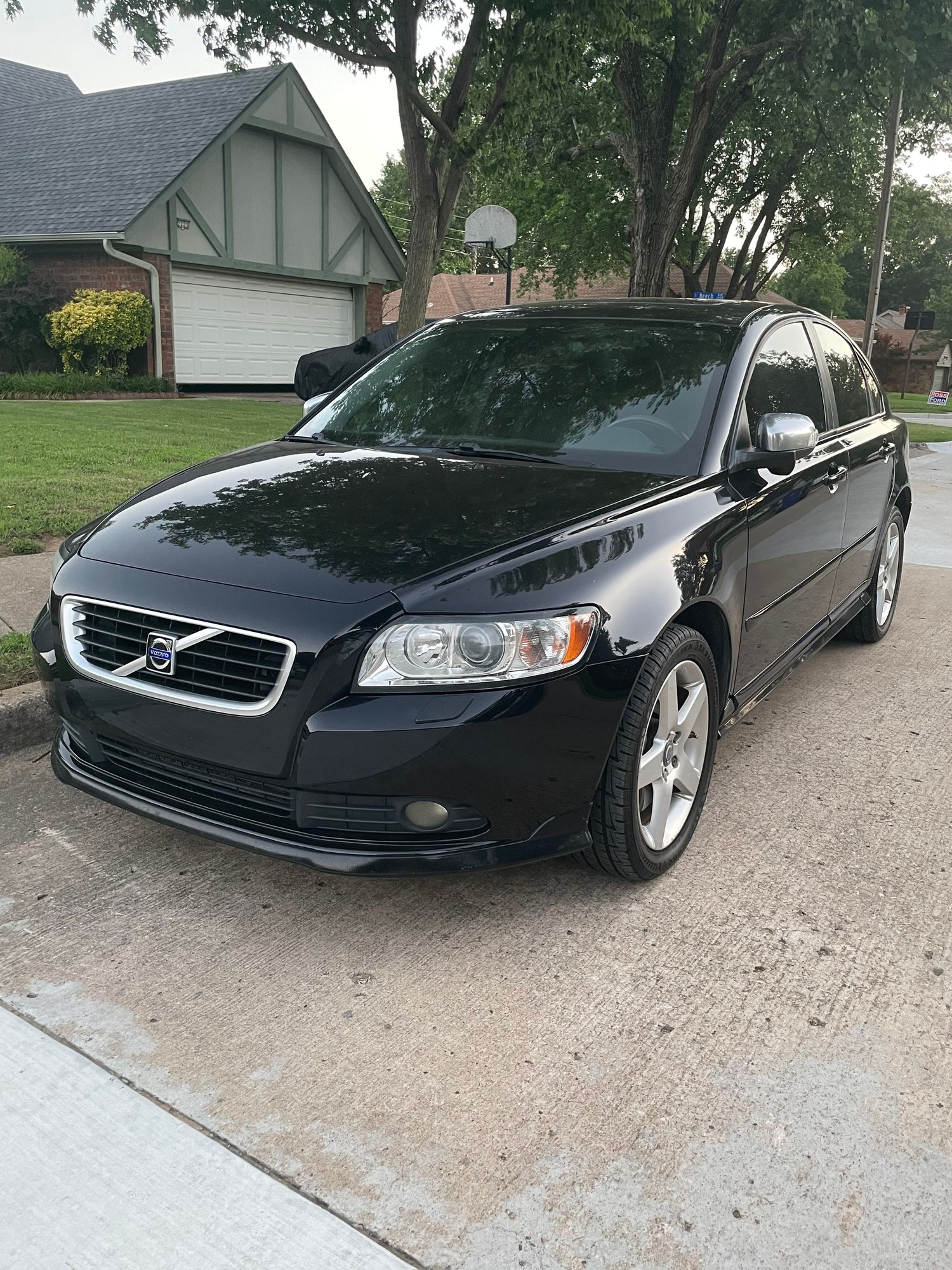 2010 Volvo S40 - 2010 Volvo S40 (Turbo) R-Design / AWD - Used - VIN YV1672MHXA2506825 - 120,000 Miles - 5 cyl - AWD - Manual - Sedan - Black - Tulsa, OK 74135, United States
