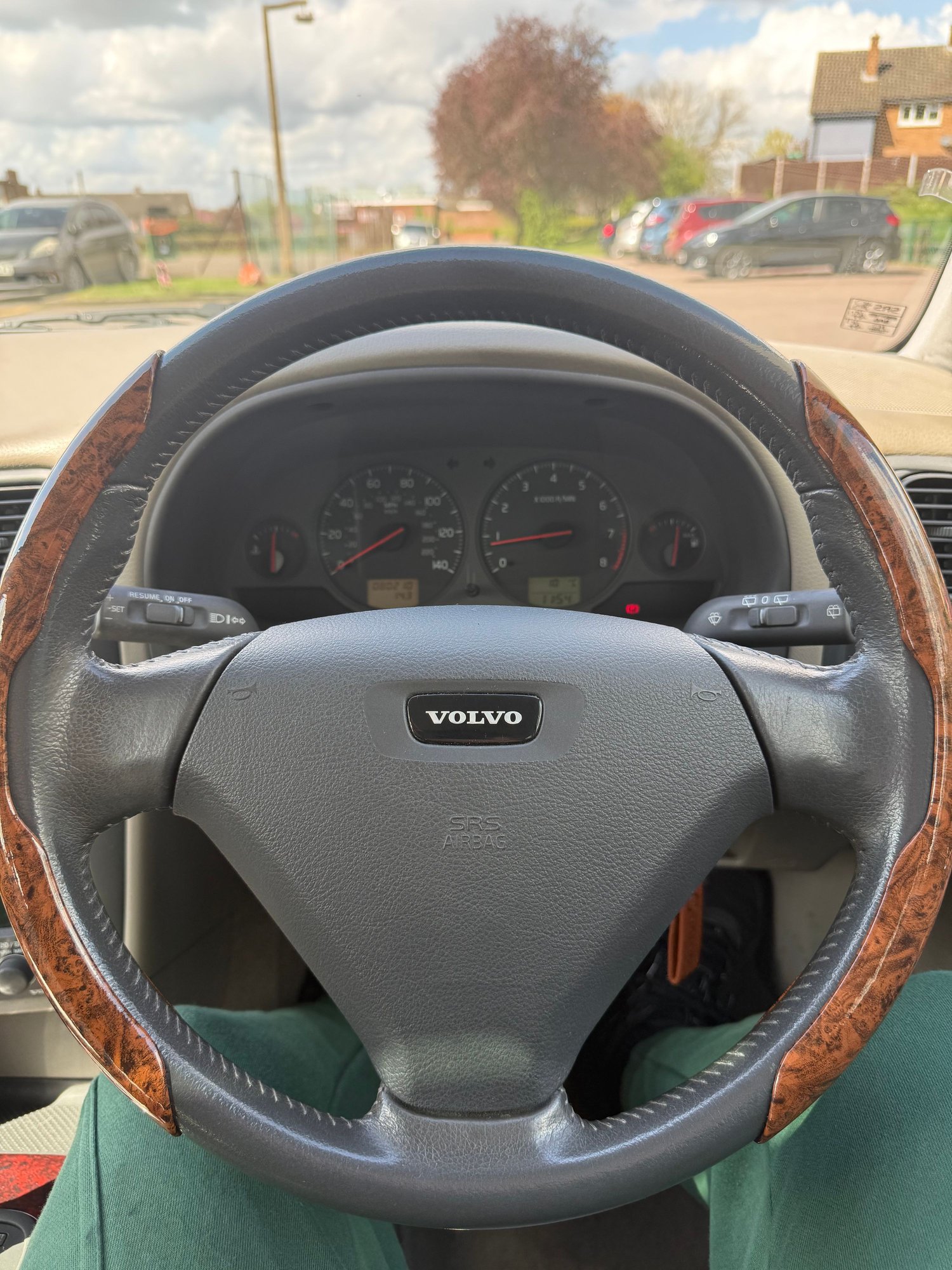 2002 Volvo V40 - 2002 volvo v40 1.9(2)T SE - Used - VIN GV52 XKJ - 81,000 Miles - 4 cyl - 2WD - Automatic - Gray - Harlow CM194D, United Kingdom