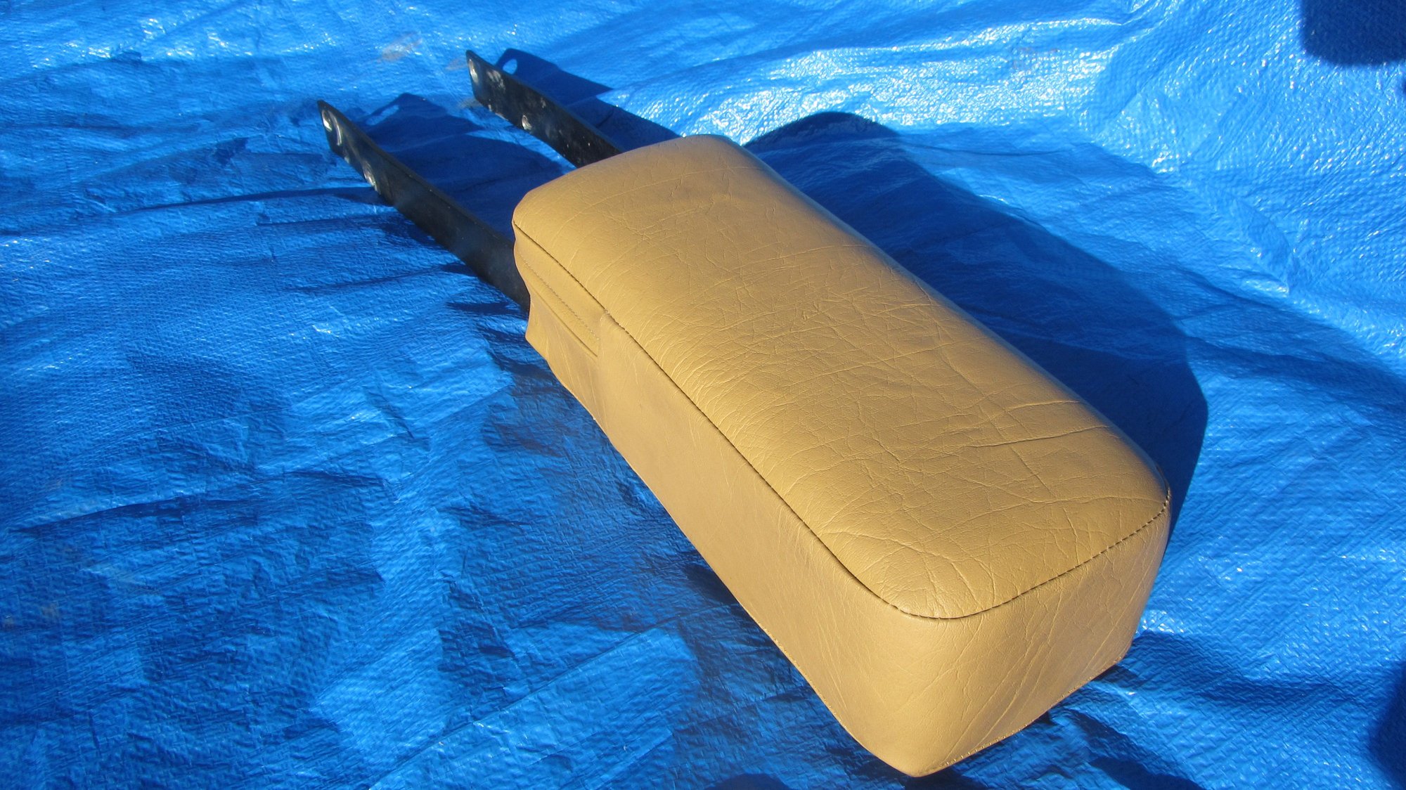 Interior/Upholstery - Volvo 240 244 245 OEM Vinyl Sedan Wagon Tan Center Console Super Rare Armrest - Used - 1980 to 1993 Volvo 240 - Sacramento, CA 95832, United States